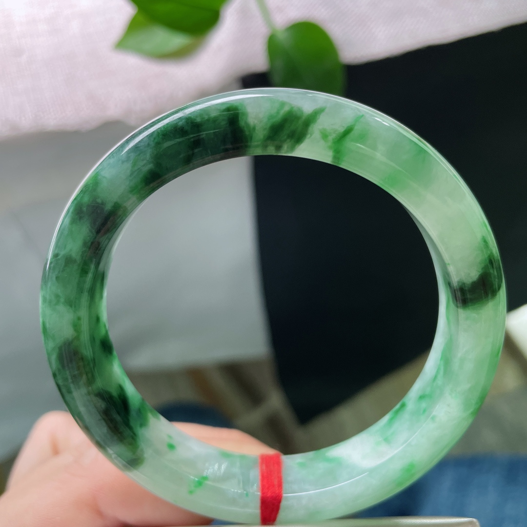 57.8/12.5/9.2飘绿正圈，青绿之间，藏着唐宋的风，与未说尽的语言。有棉线，ss51392a