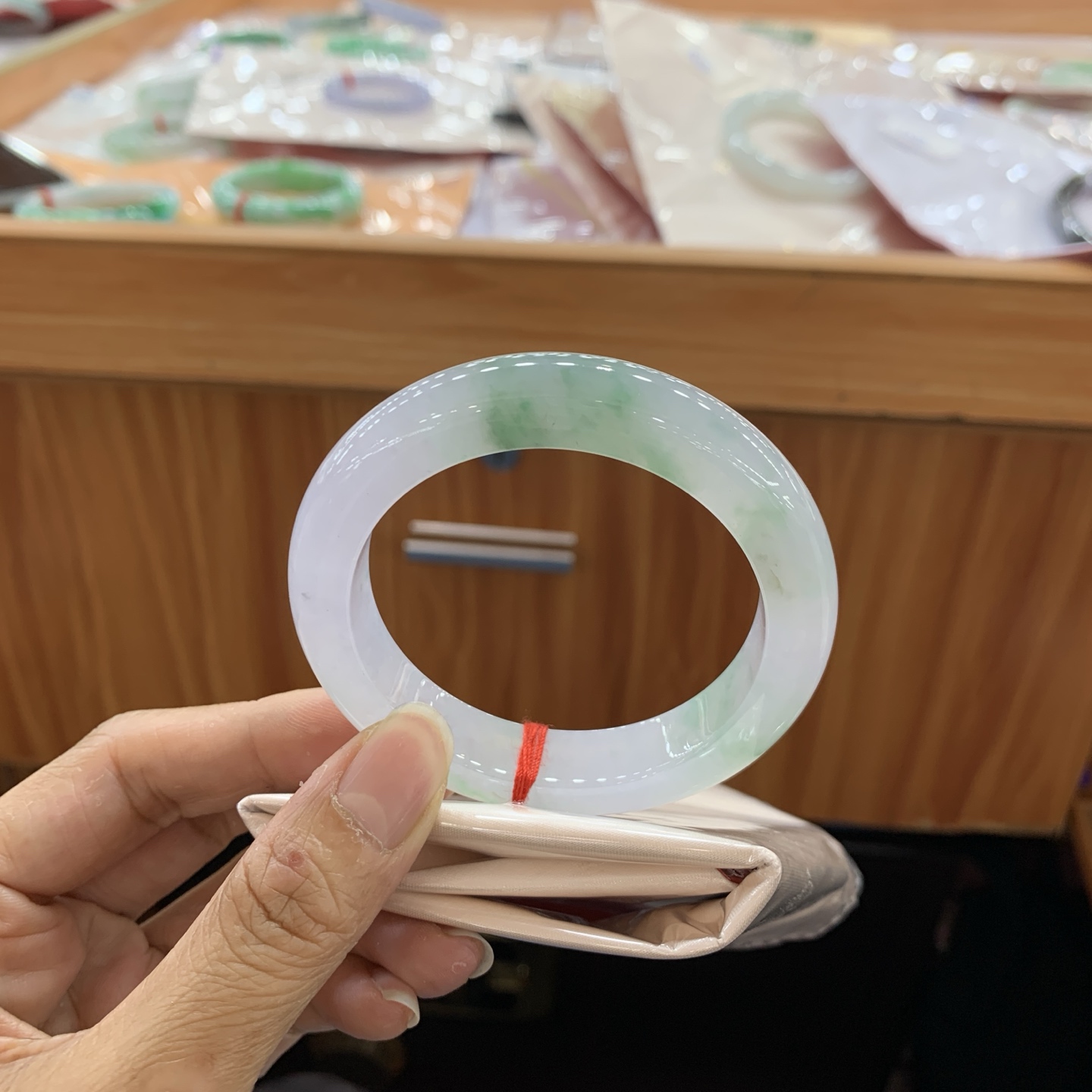 042231GX，冰飘花正圈翡翠手镯，53-11.7-9.7