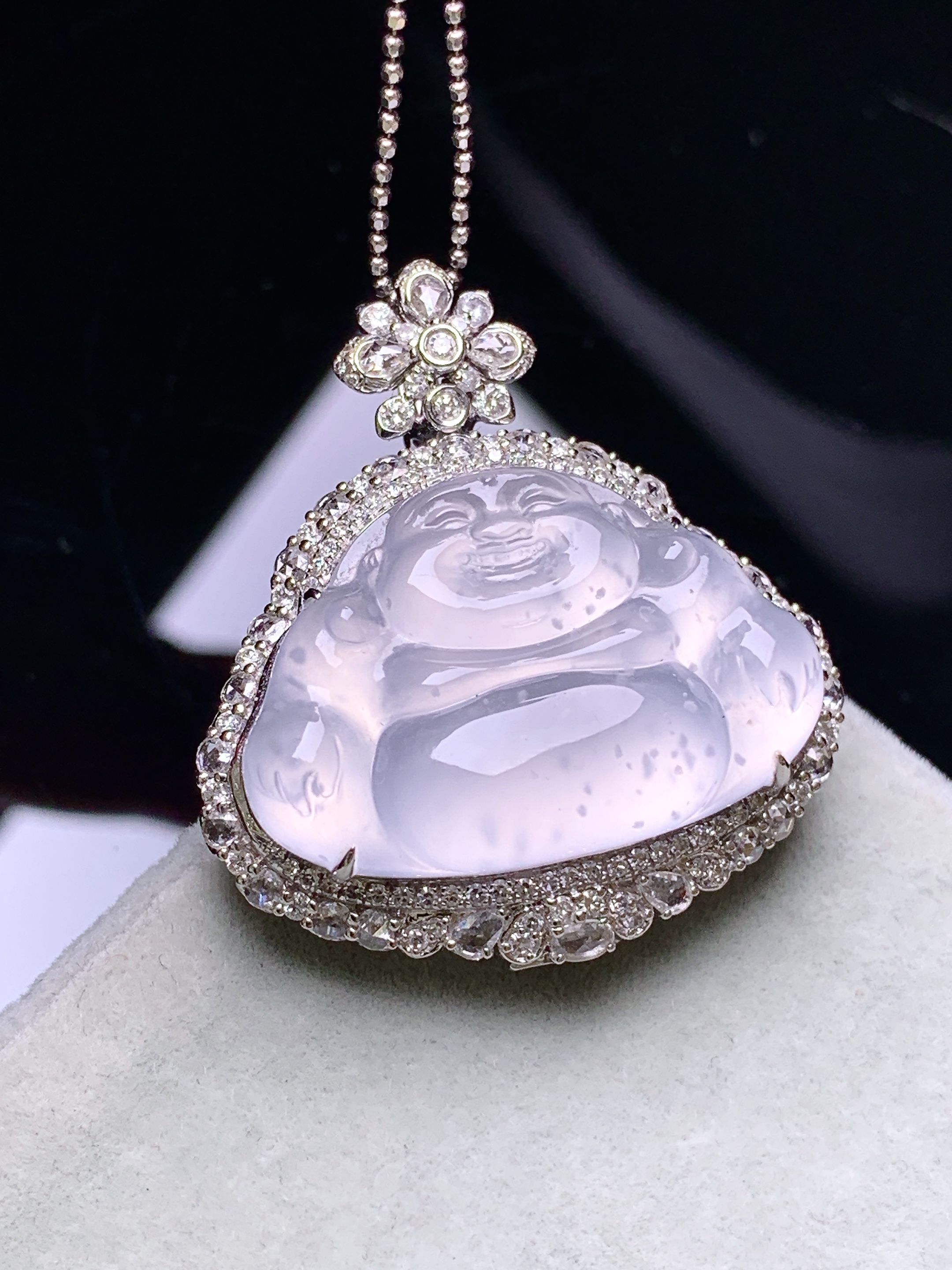 18k金钻镶嵌冰种佛公吊坠 玉质细腻 色泽艳丽清新 水润亮眼 整体尺寸33.8*30*12.6s2