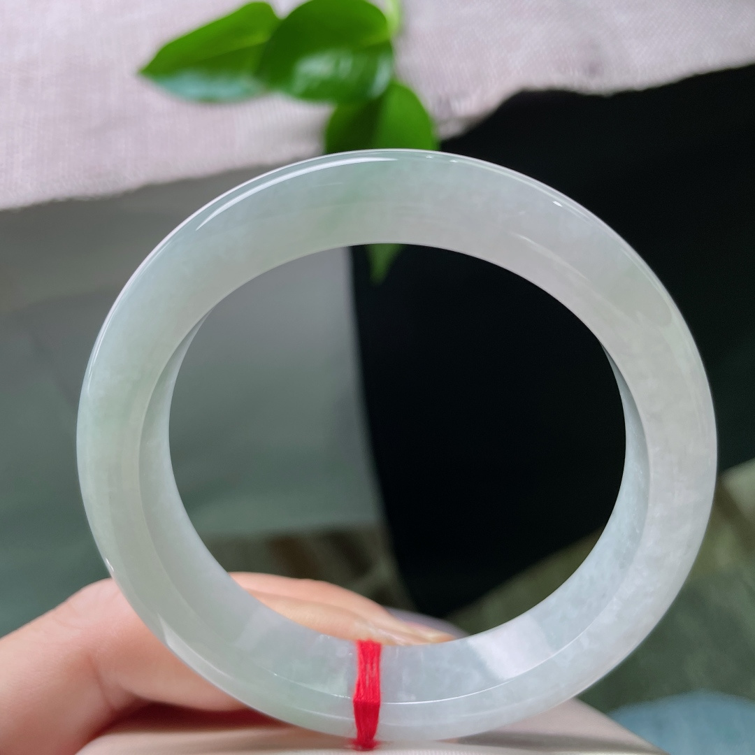 54.3/12.1/8.2，淡绿底正圈，水头好，种老，浅笑轻柔，精致，无裂，ss51769a