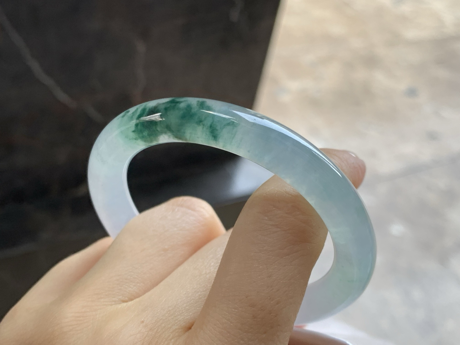 51.5-9.2-8.8

冰种飘花圆条手镯^_^种水好 飘花点缀