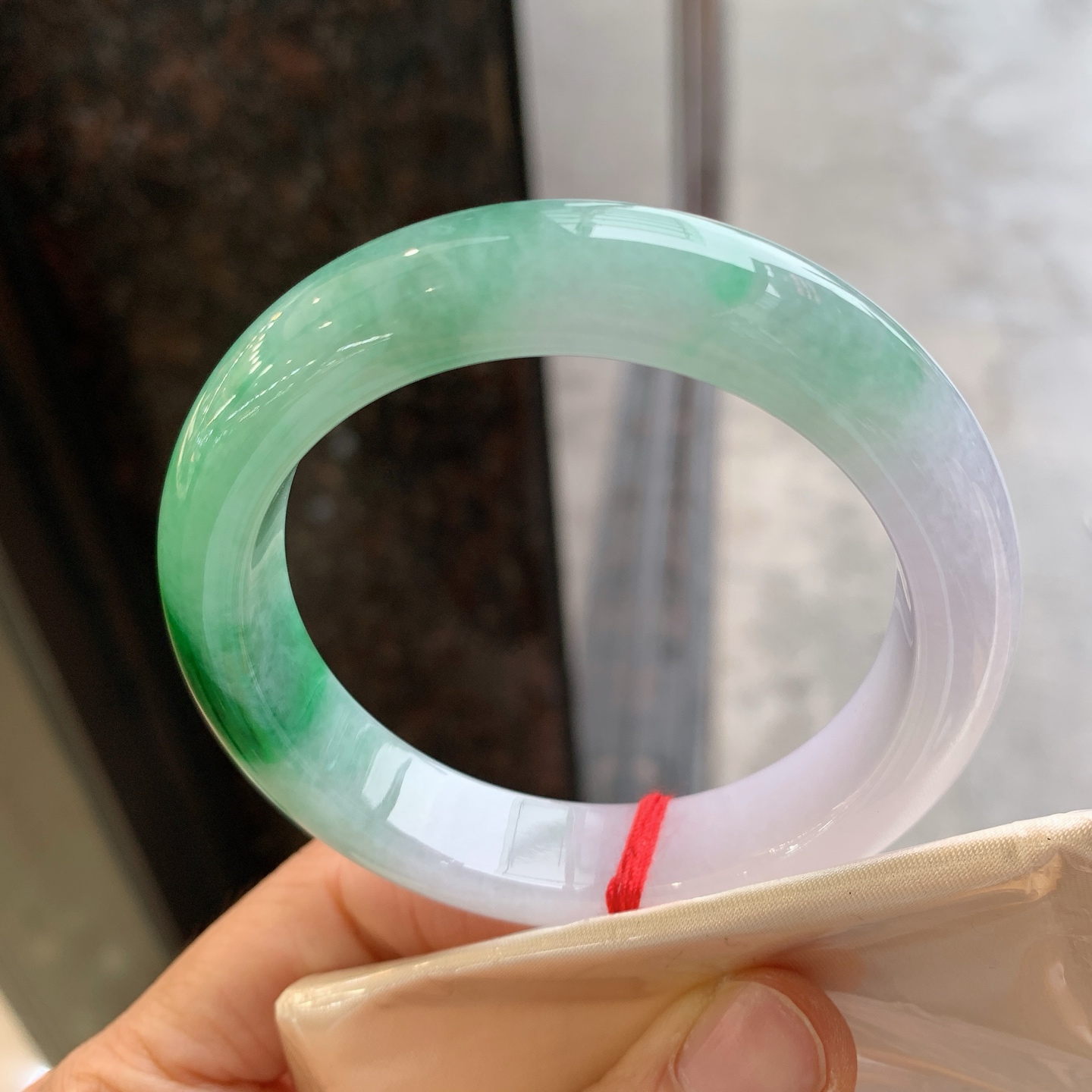 正圈飘绿 有纹 尺寸：55/12.8/9  色辣