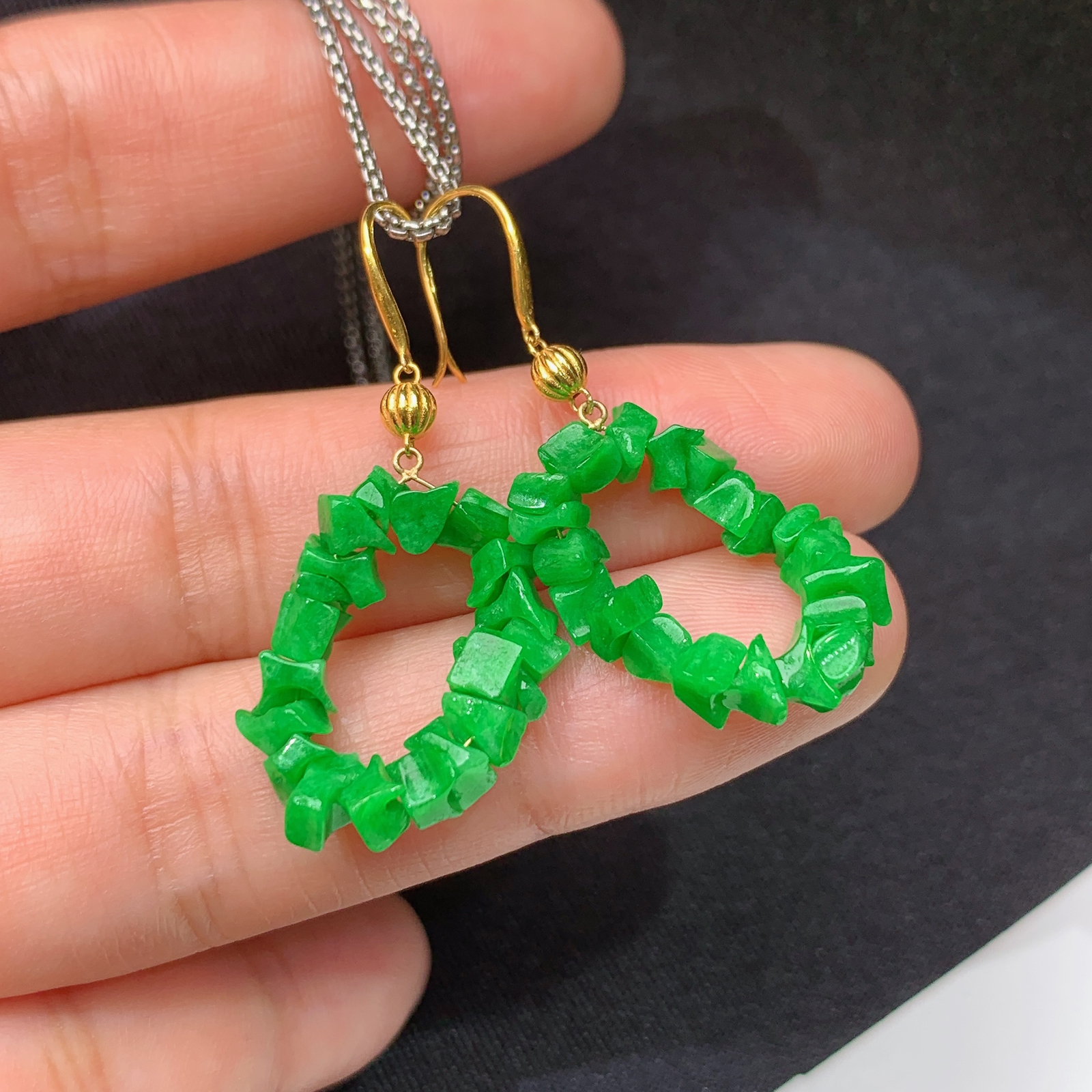 阳绿随形耳坠，18k金镶嵌，简约时尚，冰润色甜，种水足，Lt 尺寸36.7*15*3.8