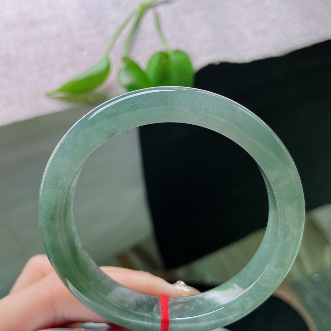 57.8/12/8，冰油青正圈，湖水蓝，熠熠生辉，种老水足，清透泛光，无裂，ss51797a