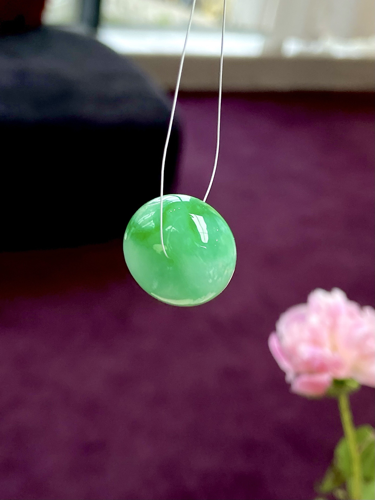 ️飘绿路路通，厚轮胎，是忍不住回头反复欣赏的品质，直接绳扣一戴上身回头率超高，裸石：19-11mm..