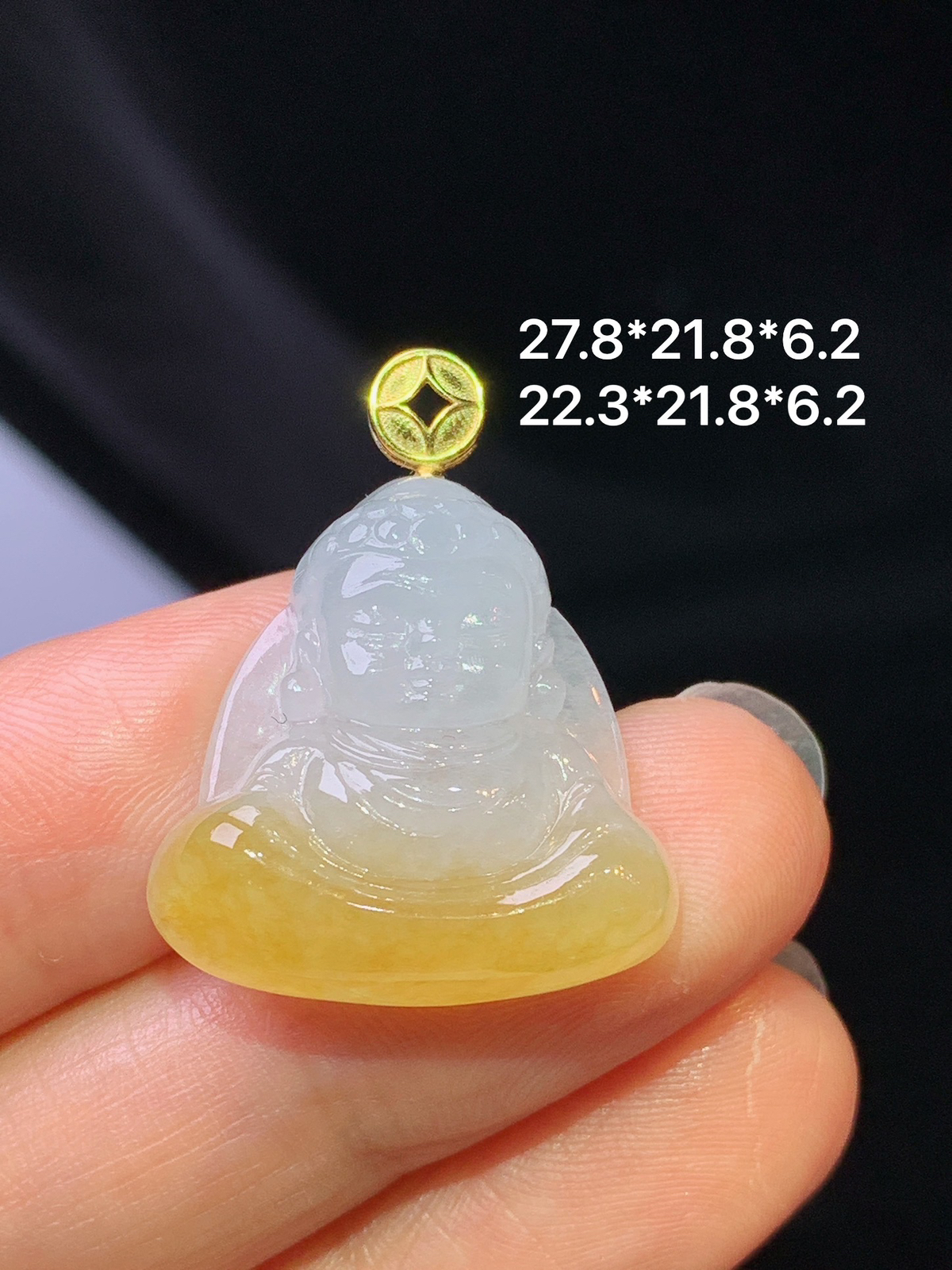 18k金镶嵌飘黄翡宝宝佛吊坠 玉质细腻 色泽艳丽清新 水润亮眼 整体尺寸27.8*21.8*6.2m1