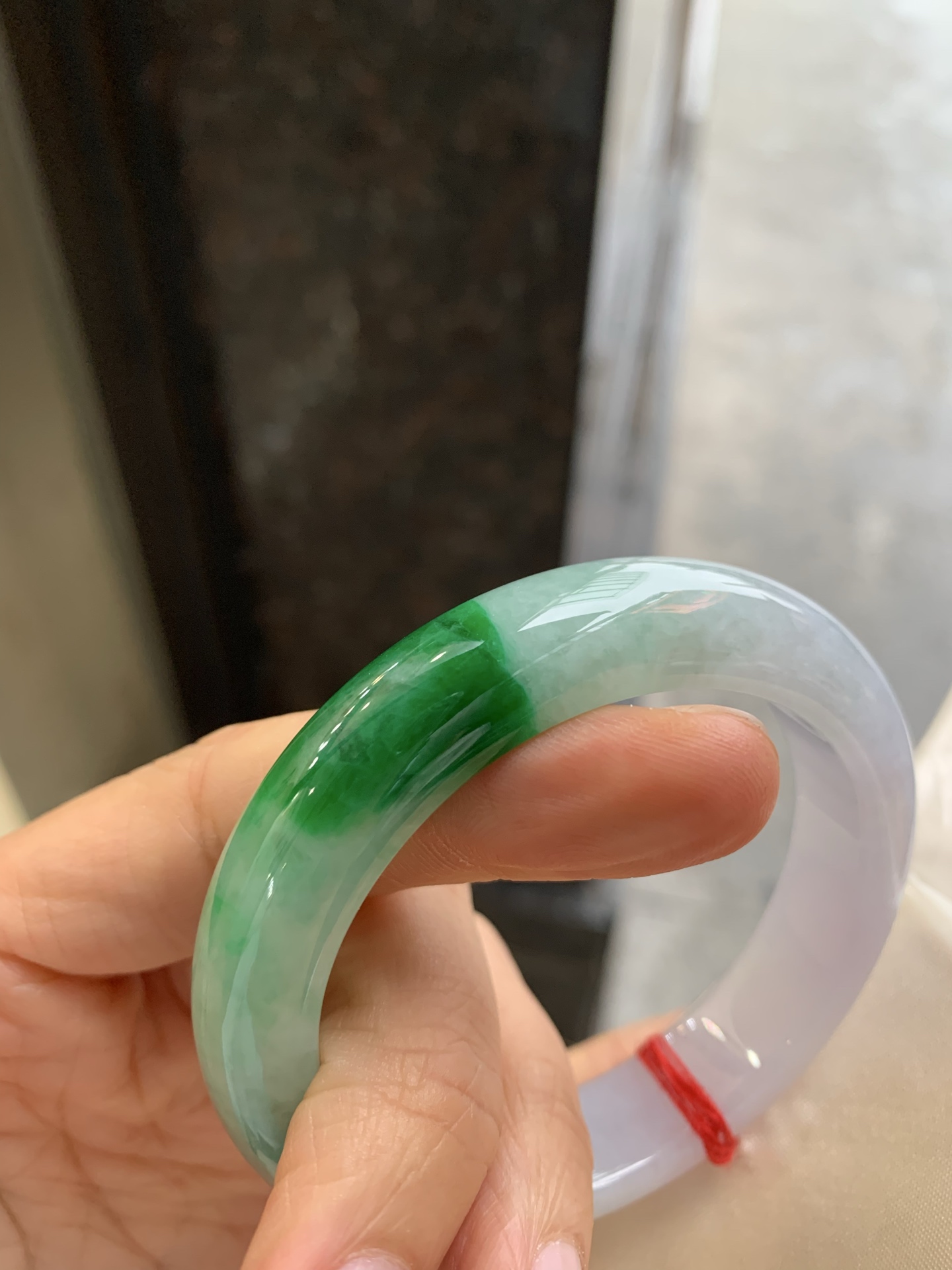 正圈飘绿 有纹 尺寸：55/12.8/9  色辣