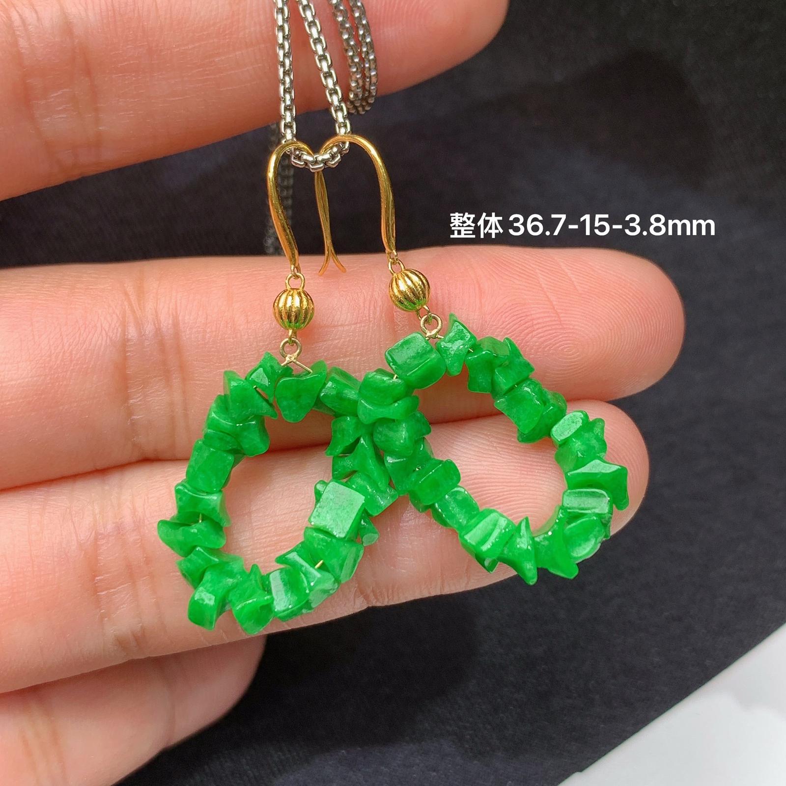 阳绿随形耳坠，18k金镶嵌，简约时尚，冰润色甜，种水足，Lt 尺寸36.7*15*3.8