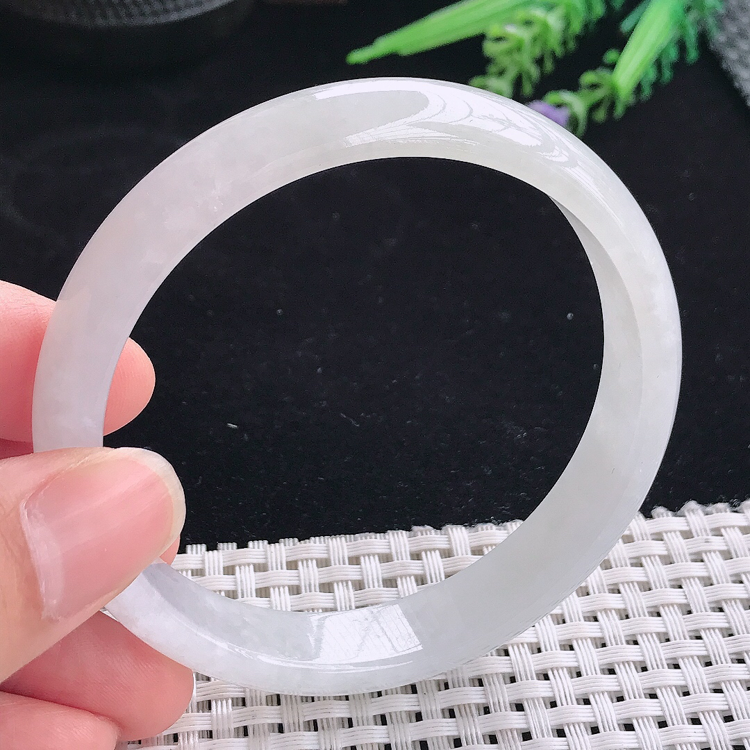 实拍A货翡翠61/12.2/6.8大圈口老坑冰透水灵月光白手镯宽边玉镯平安镯