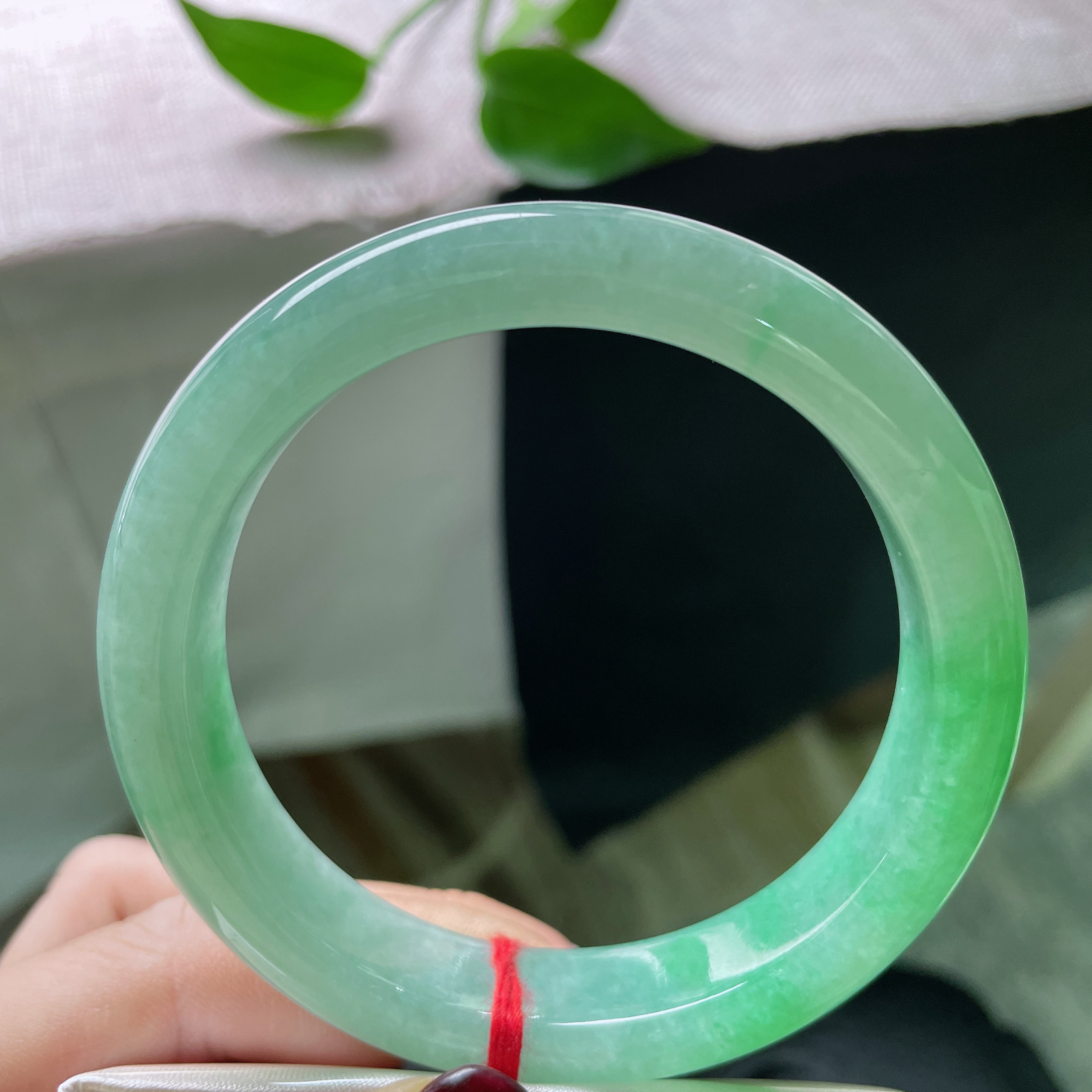 尺寸：60.5/13/8.8，满色正圈，大圈口，贵气十足。ss51672a..