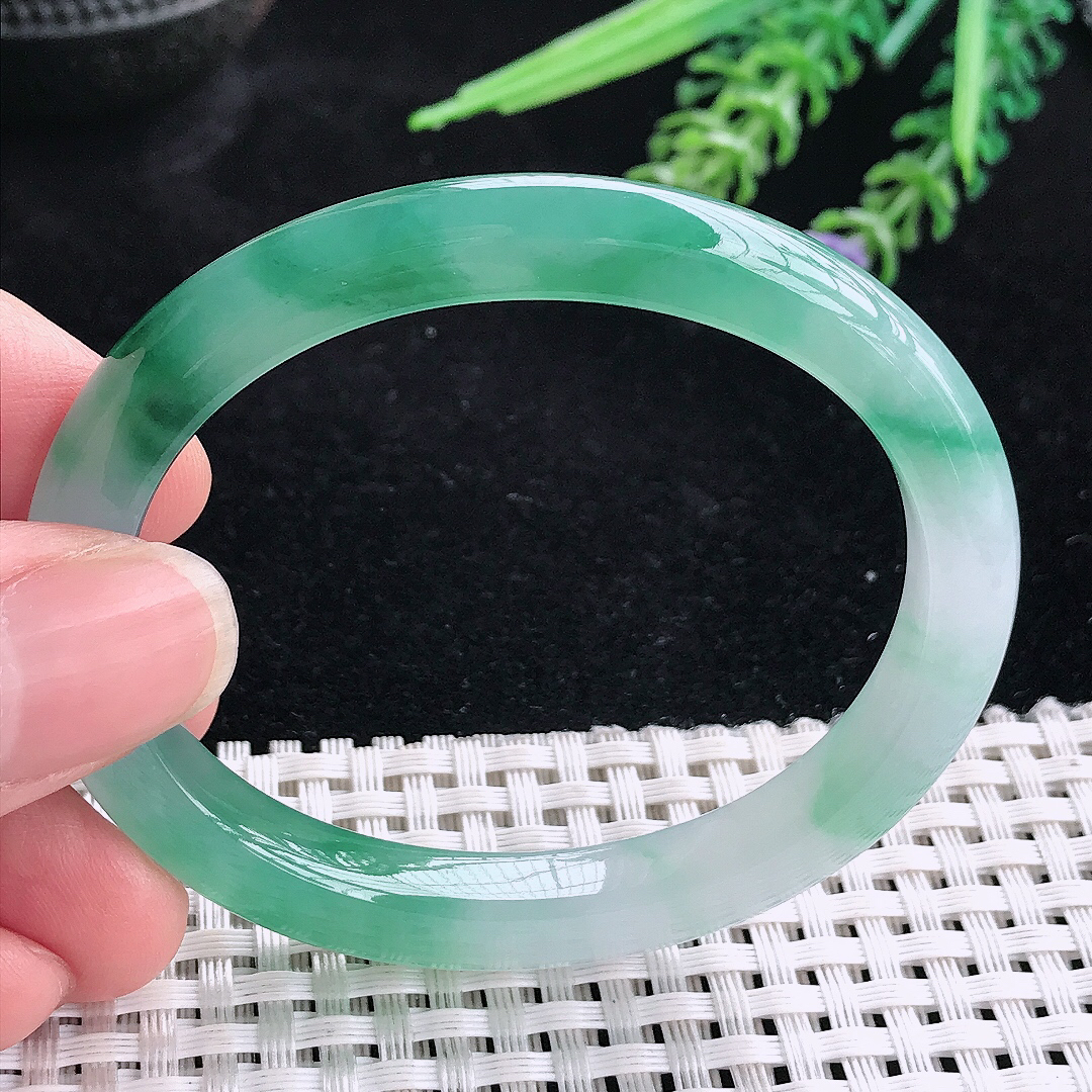 实拍A货翡翠53.5/45.6/8.6/7.5老坑冰胶果冻飘蓝花贵妃手镯宽边玉镯平安镯