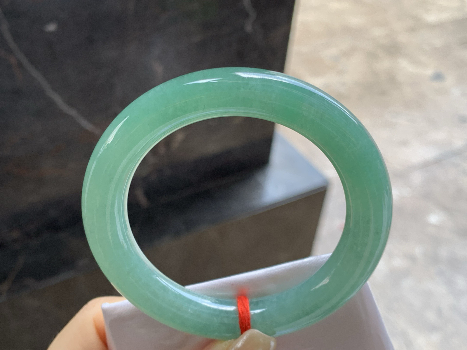 55-11

细糯满色圆条手镯^_^有种有色～上手漂亮耐看