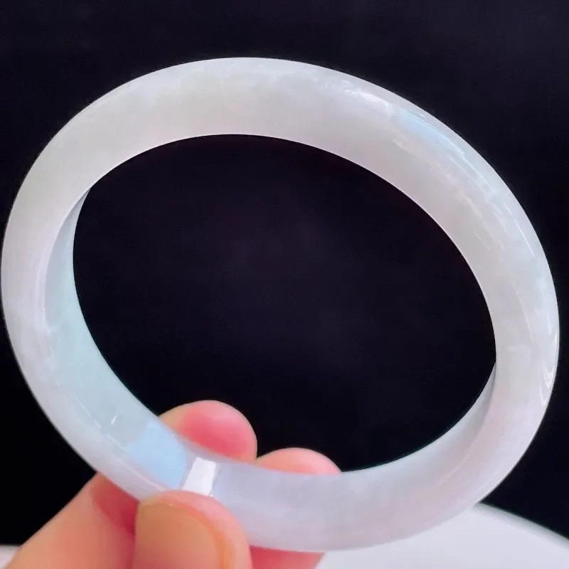 55.6圈有种有色天然翡翠A货玉手镯好种水浅绿水润手镯 44.07g