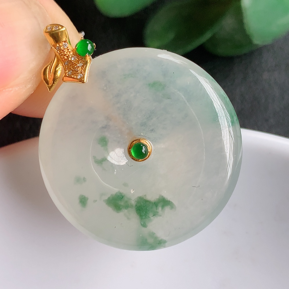 18k金扣冰润飘花平安扣吊坠，厚装饱满，冰润剔透，细腻水足，种质润泽，飘花灵动，佩戴优雅大气，W   003.22尺寸：31.6-5mm