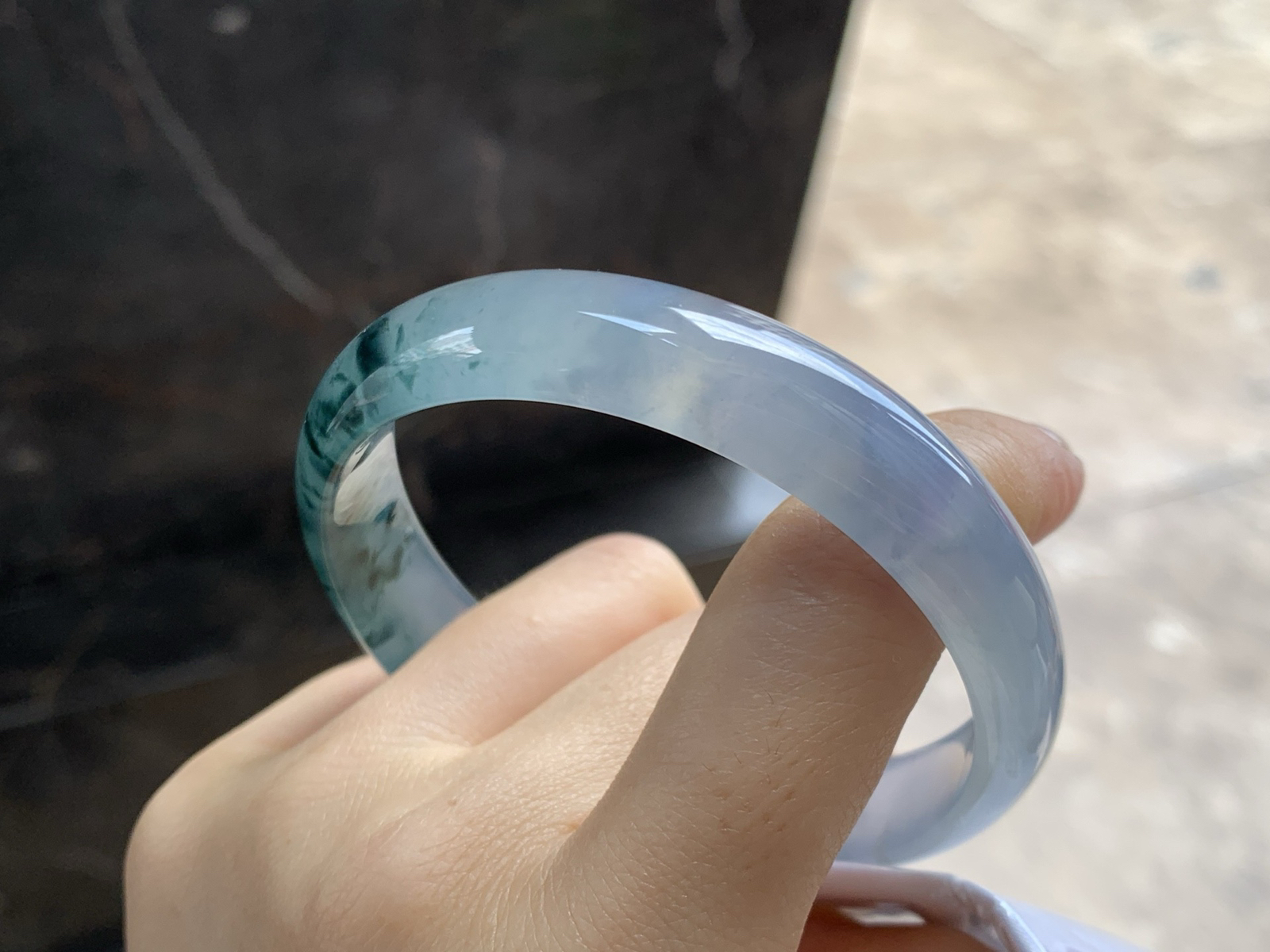 58.5-12.8-6.2

冰种飘花手镯^_^冰味十足～料子漂亮