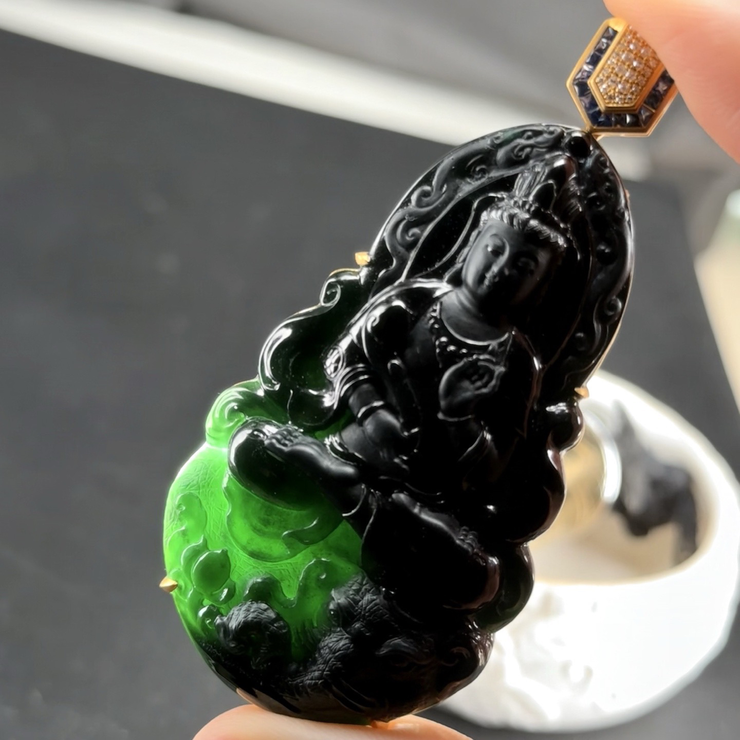 精品18k墨翠普贤菩萨 种好色正 黑度极好 打灯通透 油性十足 尺寸73.2