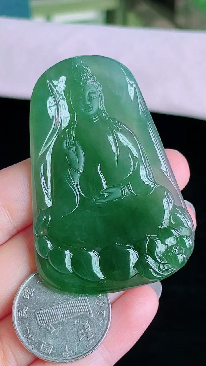 【翡翠名称】老坑种冰晴绿观音牌吊坠挂件
【翡翠尺寸】61.8/40.9/5mm
【翡翠描述】宝贝种老水足，玉质细腻，色泽靓丽，性价比高，佩戴效果好！
【其它赠送】权威证书/精美挂绳盒子/支持全国复检