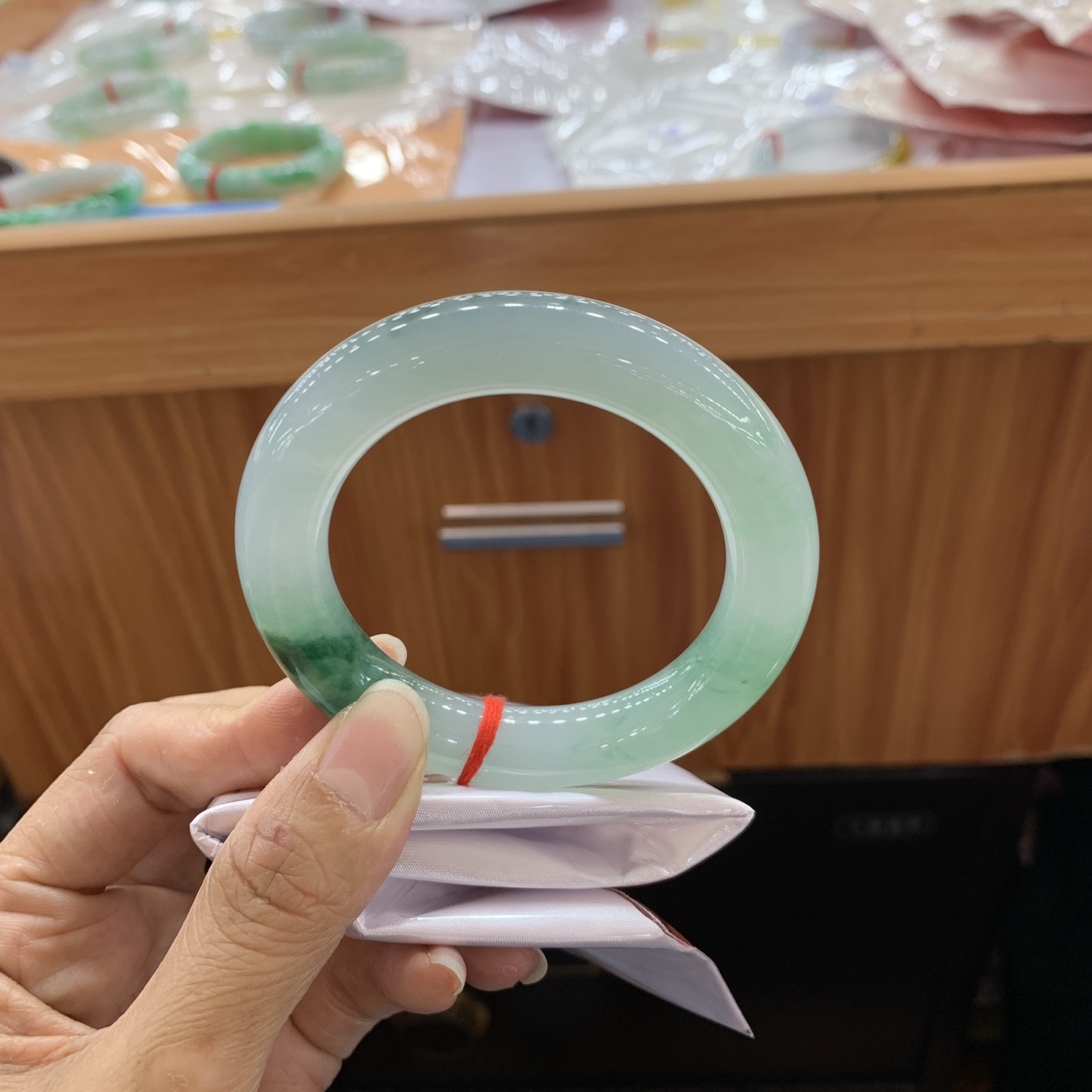 042239CK，冰飘花圆条翡翠手镯，54-11.9-11.7