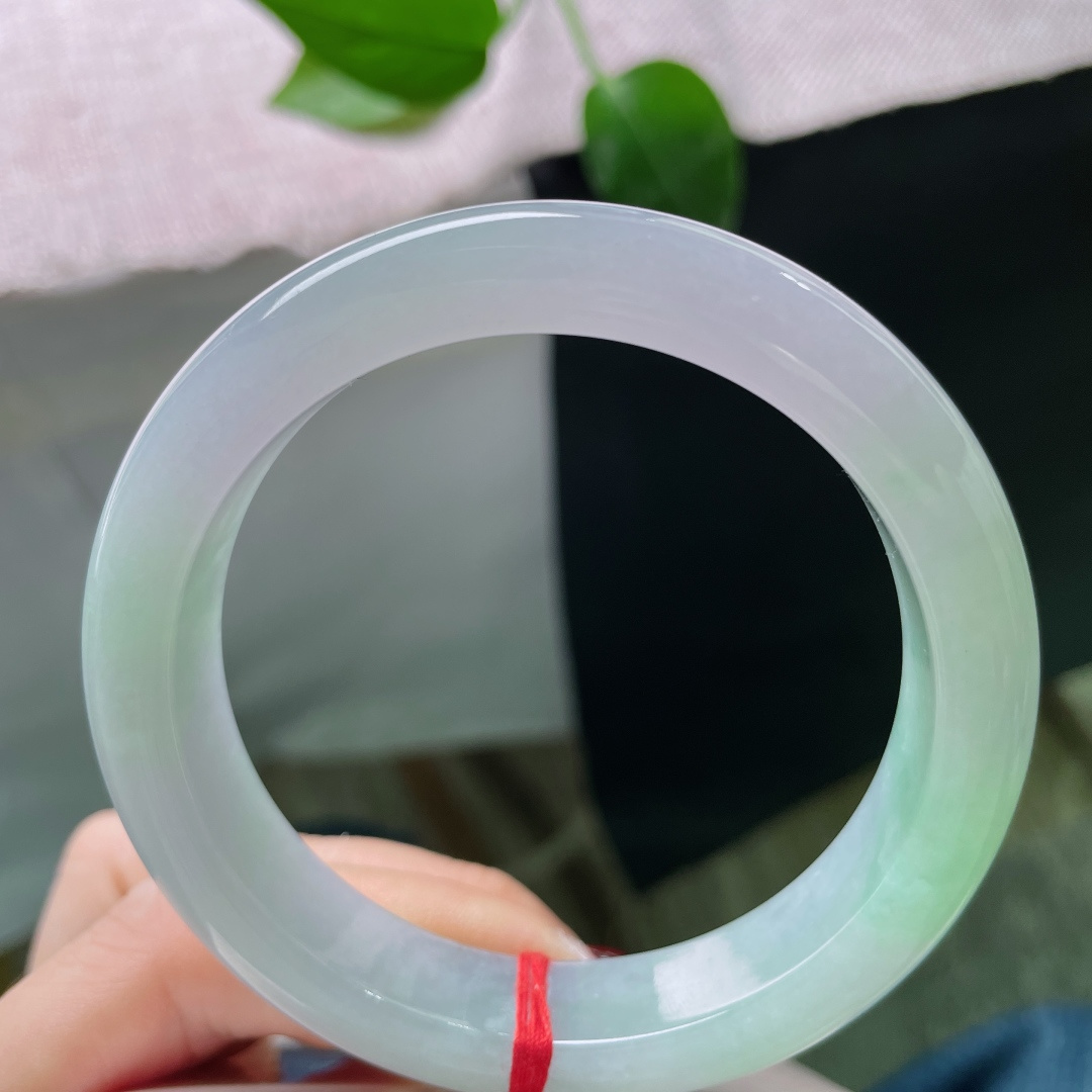 57.7/12.7/8.9，冰春彩正圈，冰为骨，春为魂，彩作魄。 紫气东来，翠色西至，富贵天成。无裂，ss51730a