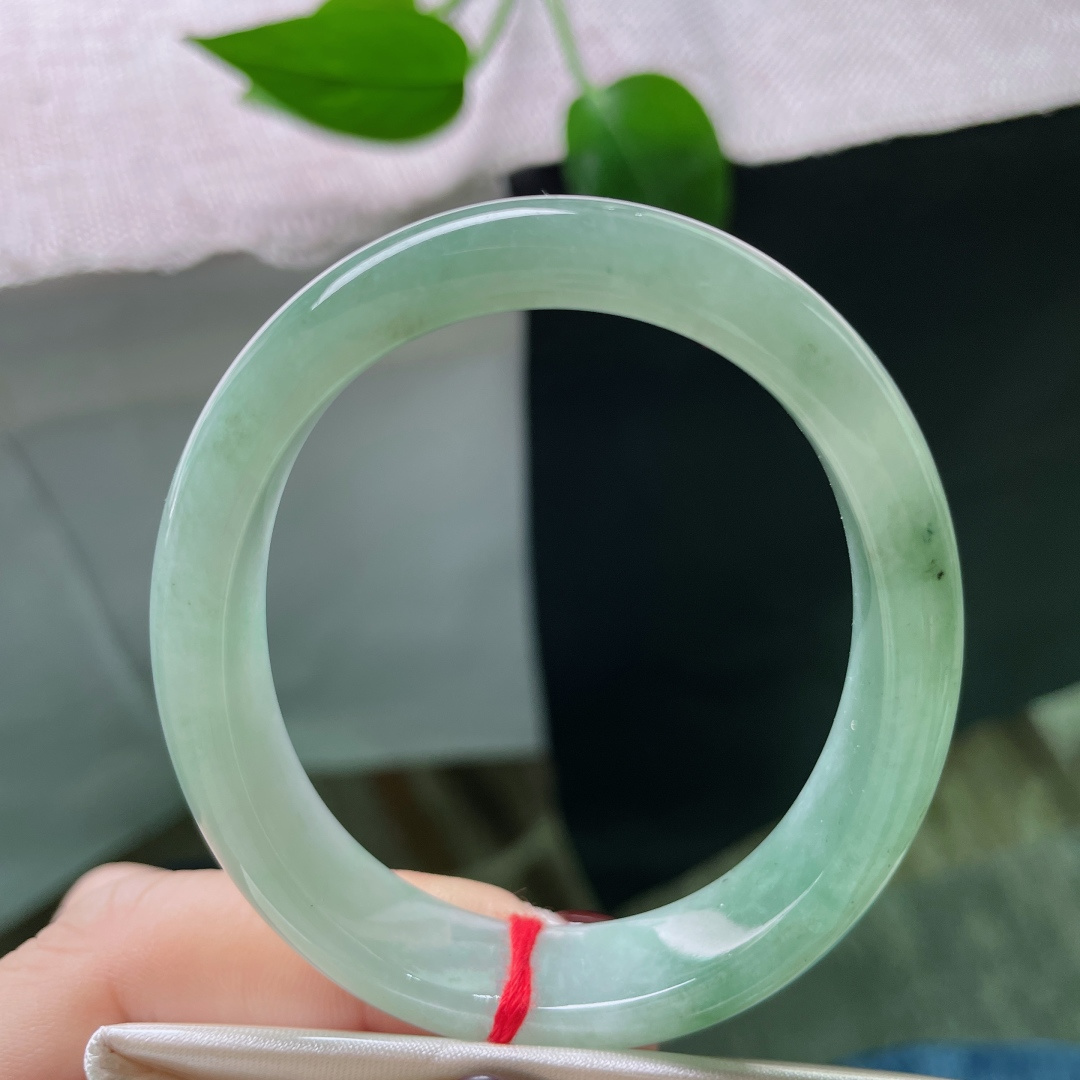 54.8（47.6）12.1/7，绿底贵妃，水头好，种老，清润通透，无裂，ss51818a