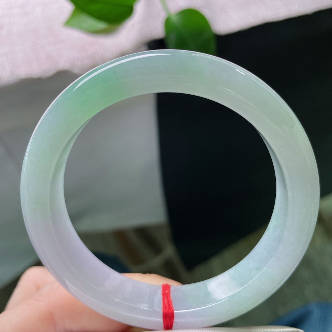 57.7/12.7/8.9，冰春彩正圈，冰为骨，春为魂，彩作魄。 紫气东来，翠色西至，富贵天成。无裂