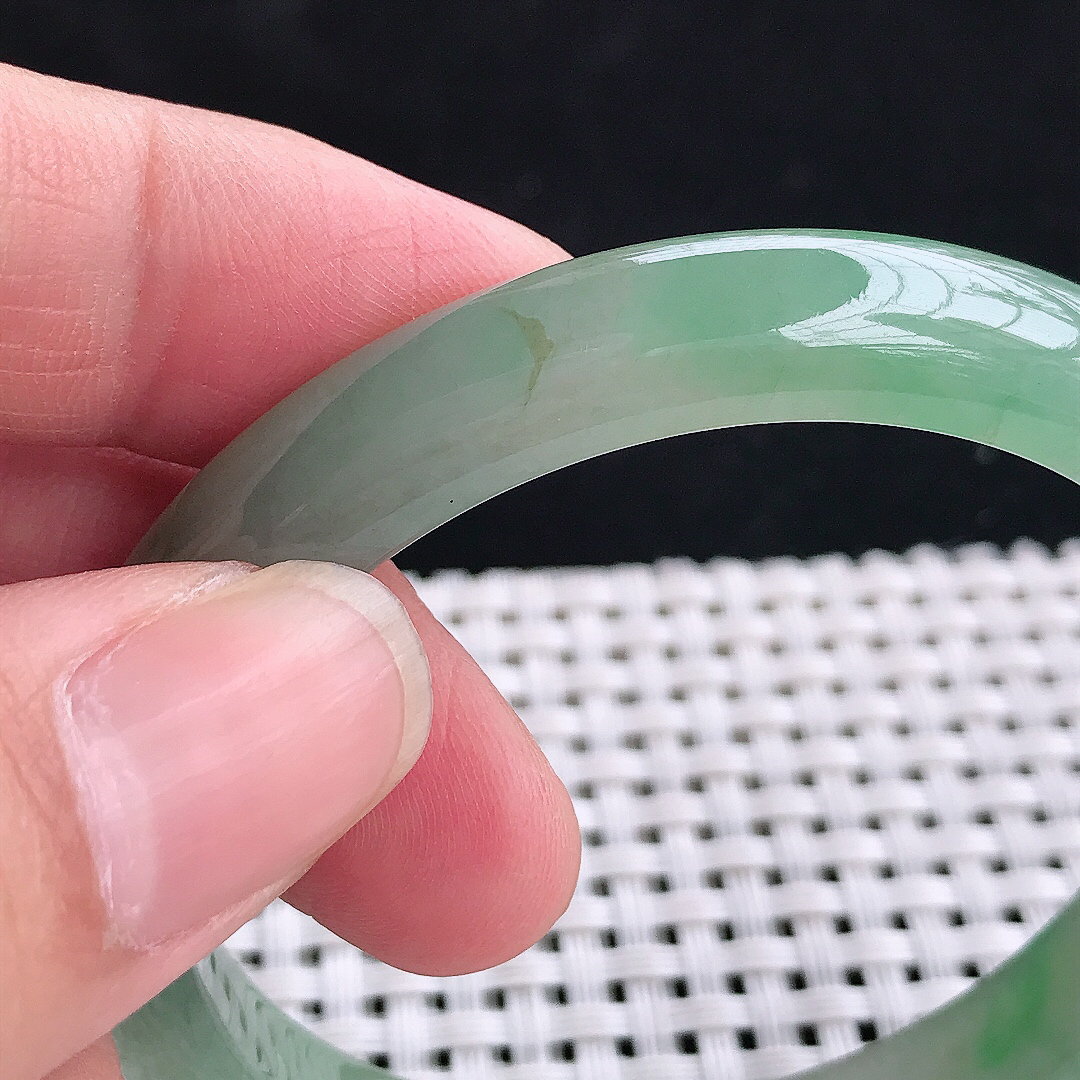 实拍A货翡翠55.5/9/7.8老坑冰胶飘绿手镯宽边玉镯平安镯