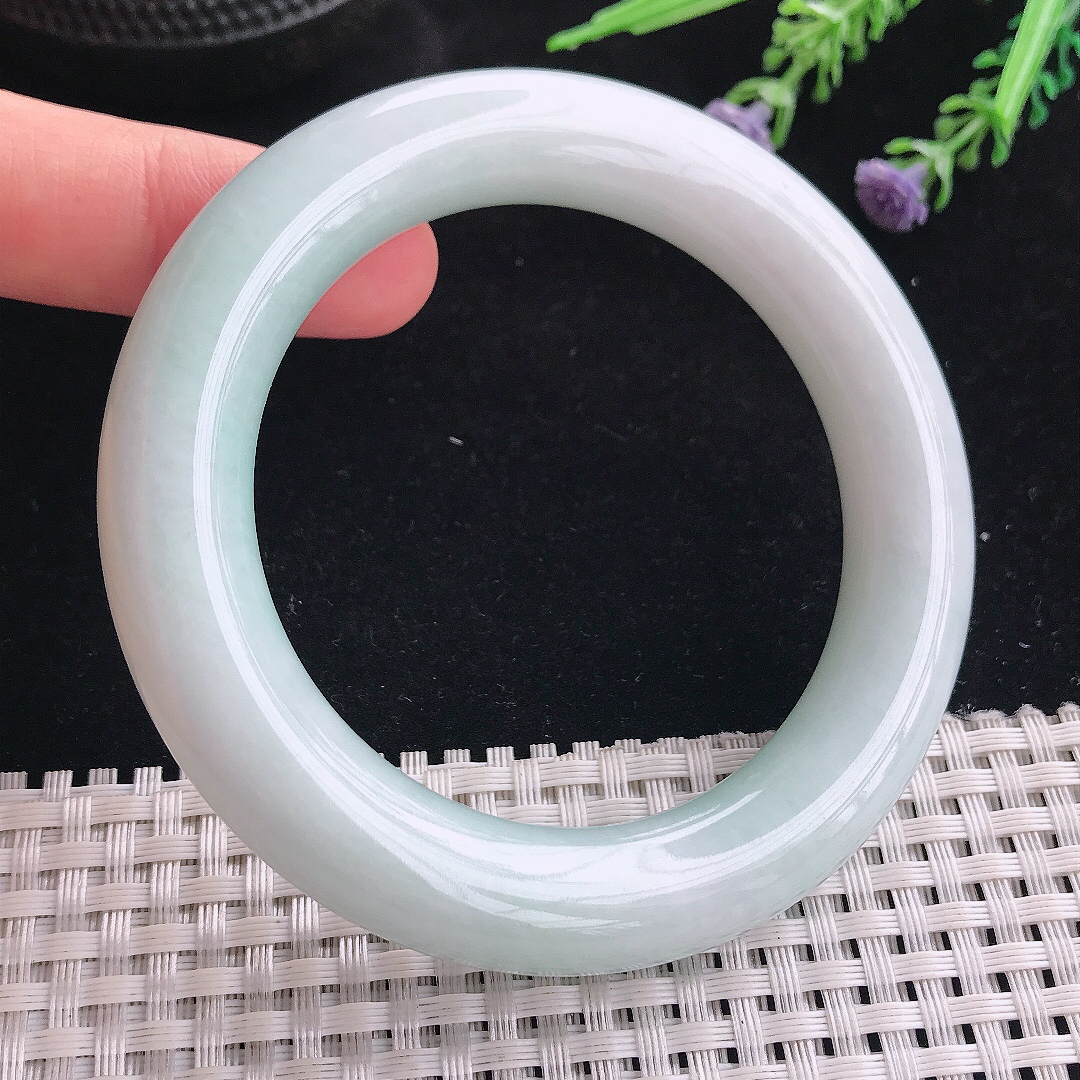 实拍A货翡翠55.8/11.5/12老坑秀气温润浅绿胖圆条手镯翡翠玉镯平安镯
