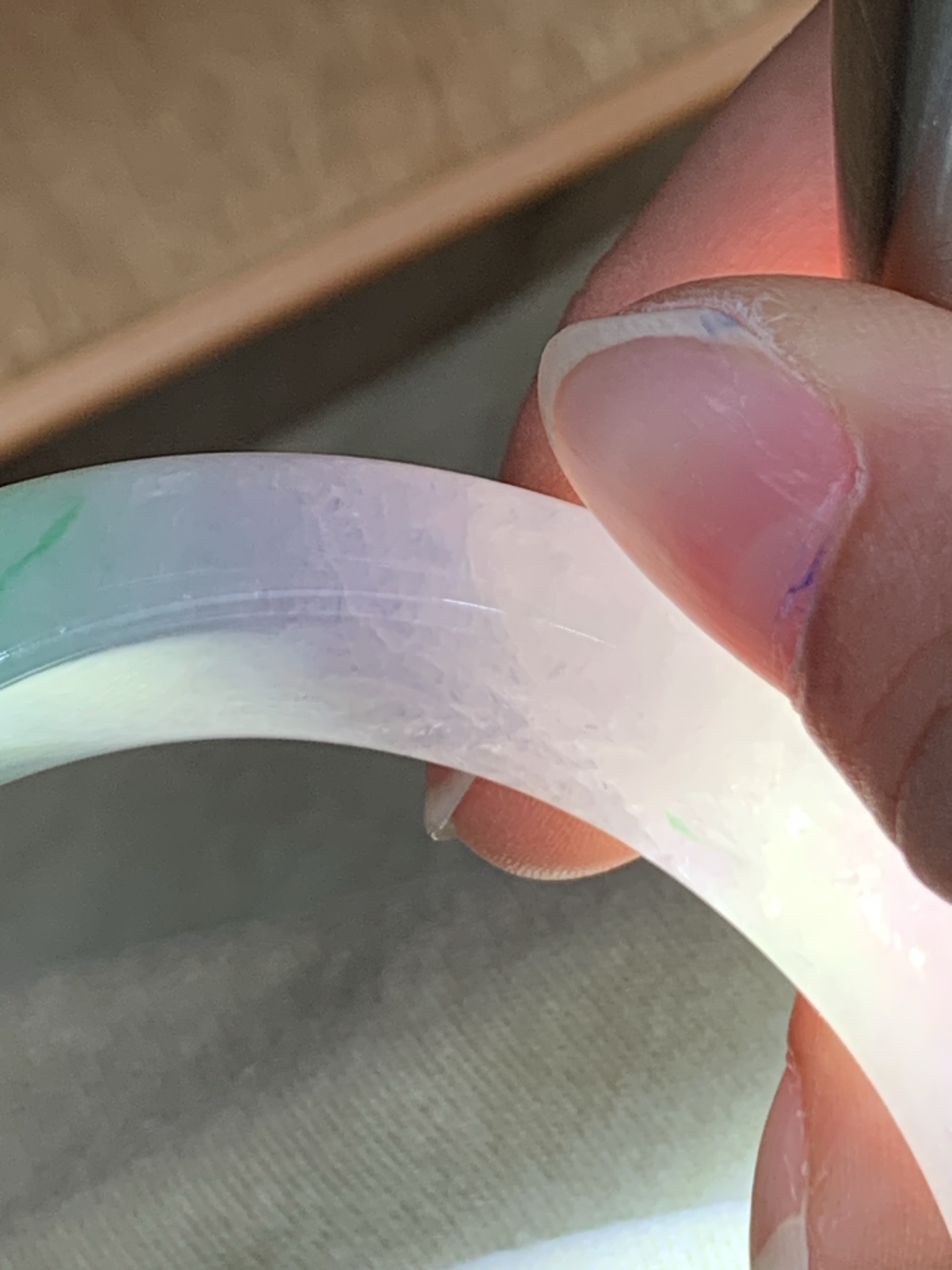 冰春彩正圈，53.5-13.2-9，0423-N517，打灯纹裂，不扣，底妆水润，淡淡粉底色飘阳绿花，气质温婉而迷人。