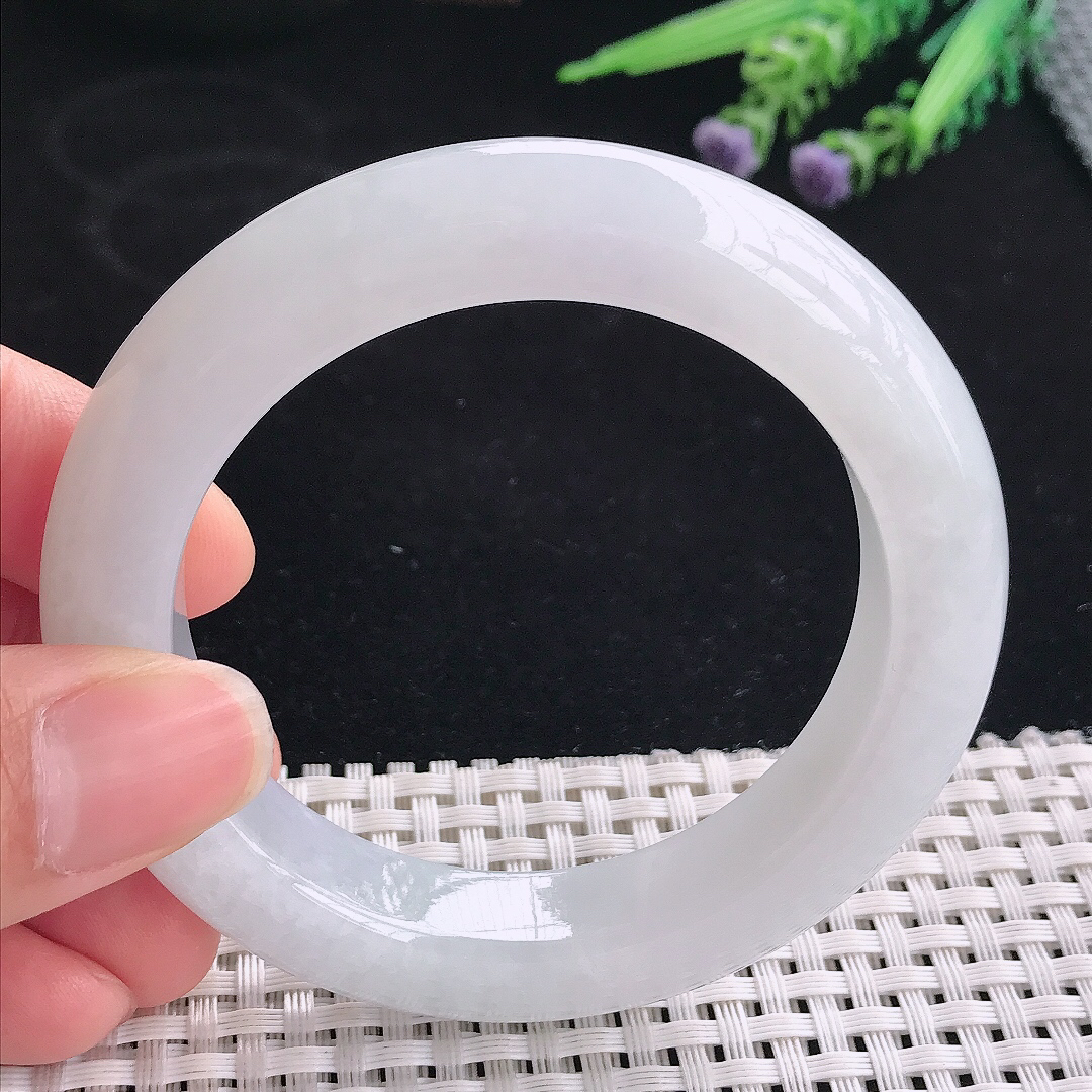 实拍A货翡翠55/12.5/10.3老坑秀气冰润月光白手镯宽边玉镯平安镯