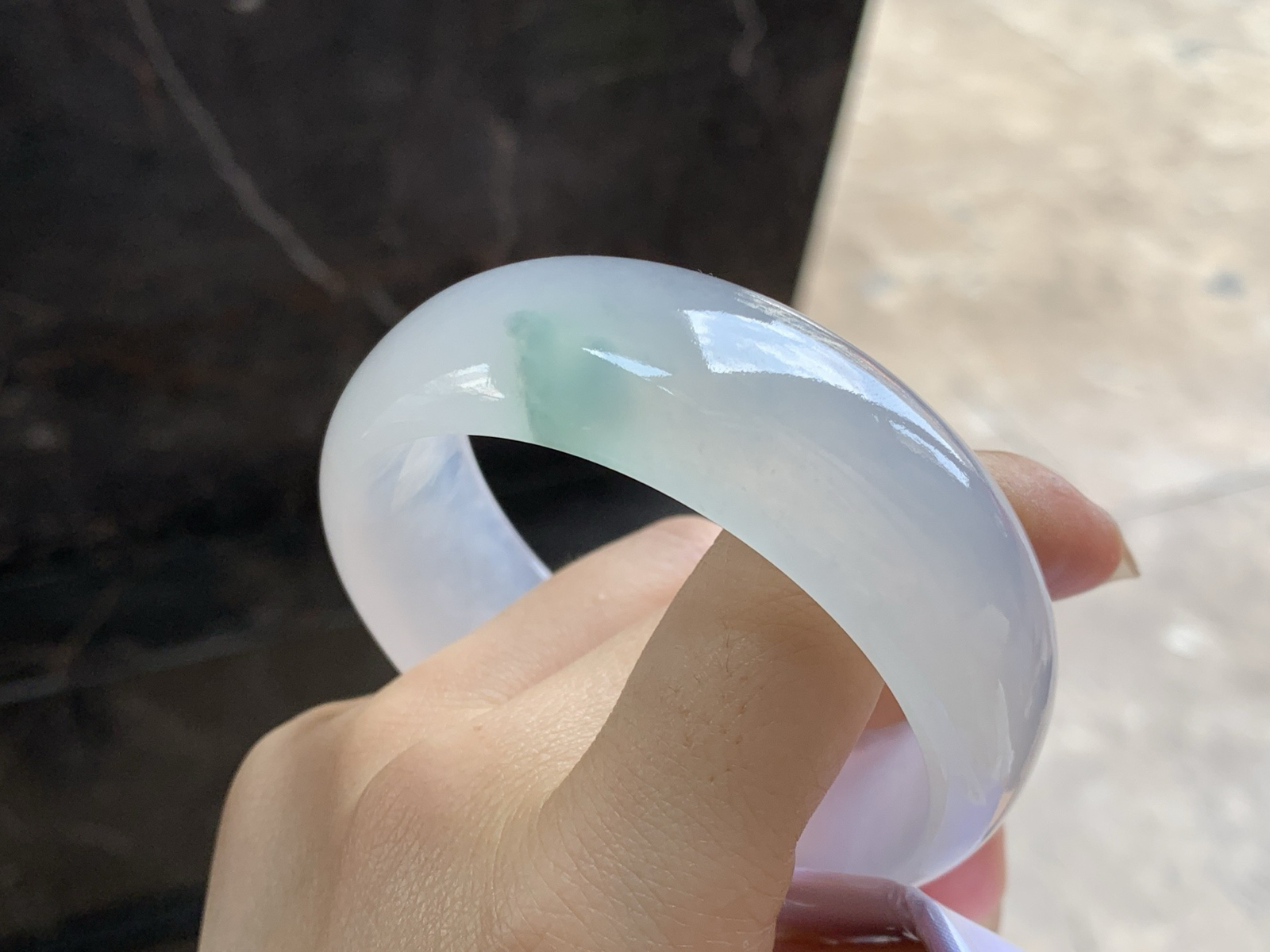 58-21.8-7.4

冰种飘花宽版手镯^_^冰味十足～版型大气