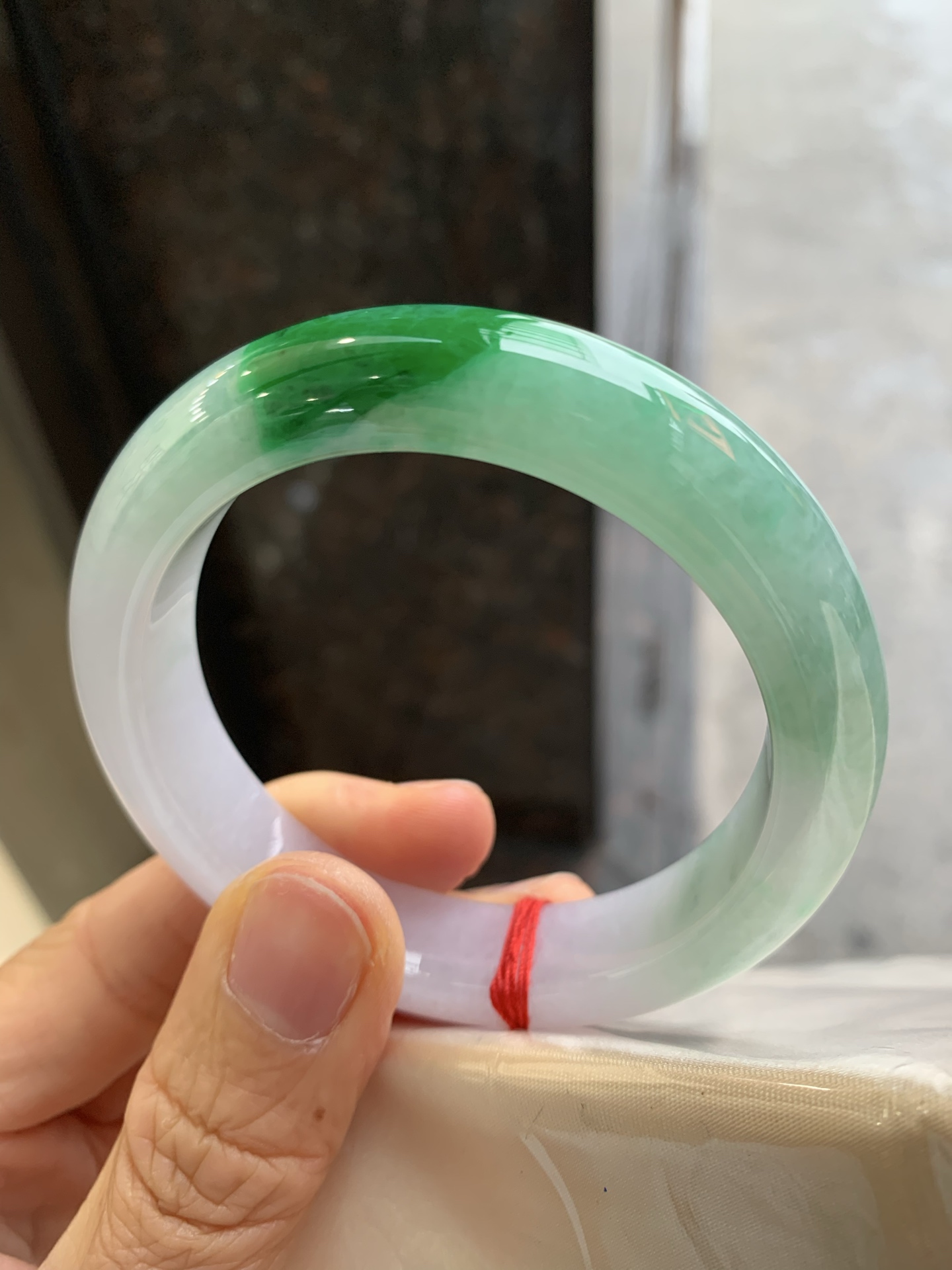 正圈飘绿 有纹 尺寸：55/12.8/9  色辣