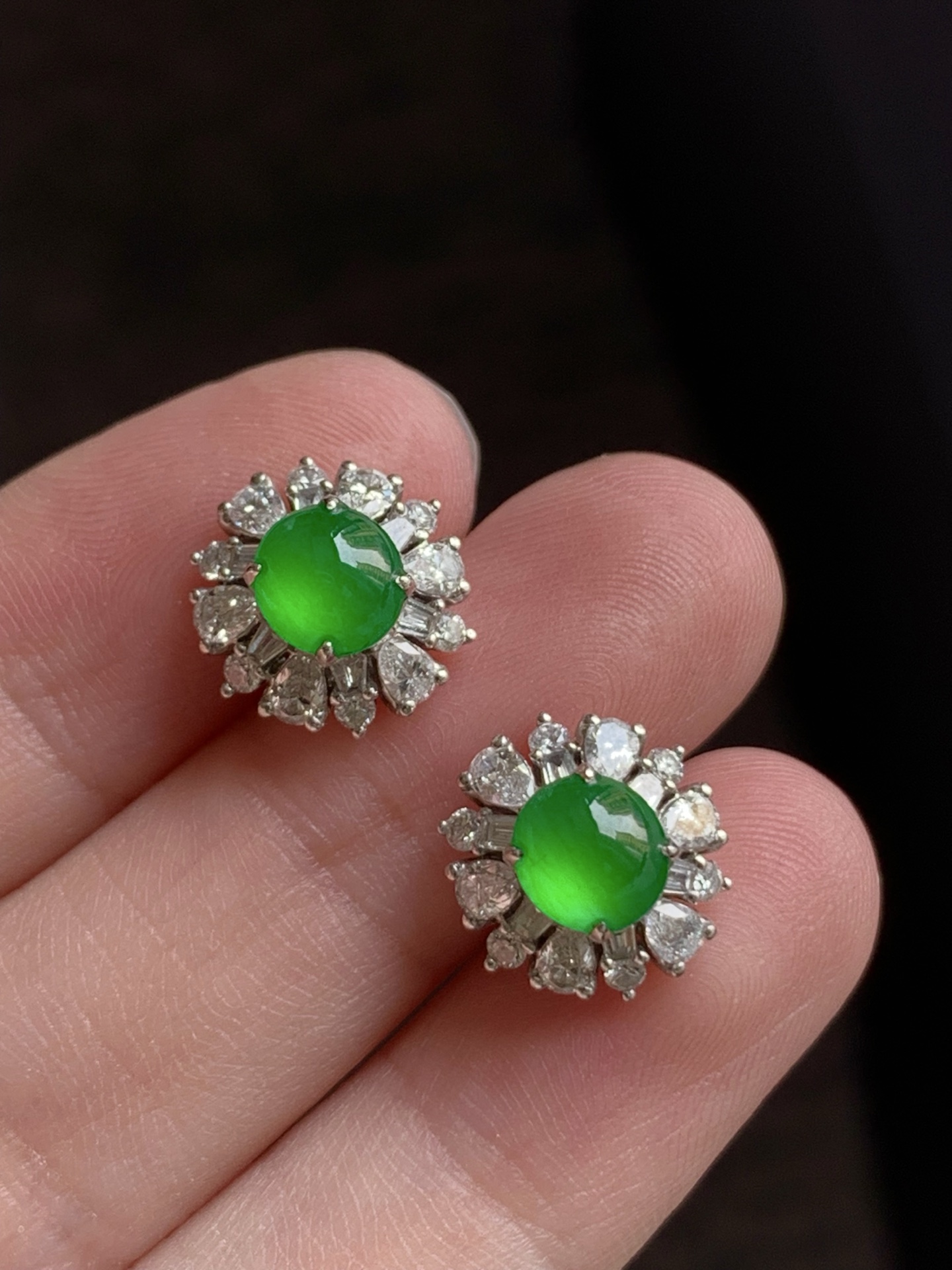 ️【18K金镶嵌蛋面耳钉】种老细腻，色阳浓郁起胶，尺寸：成品：11.5*11.5*7.7，裸石：6