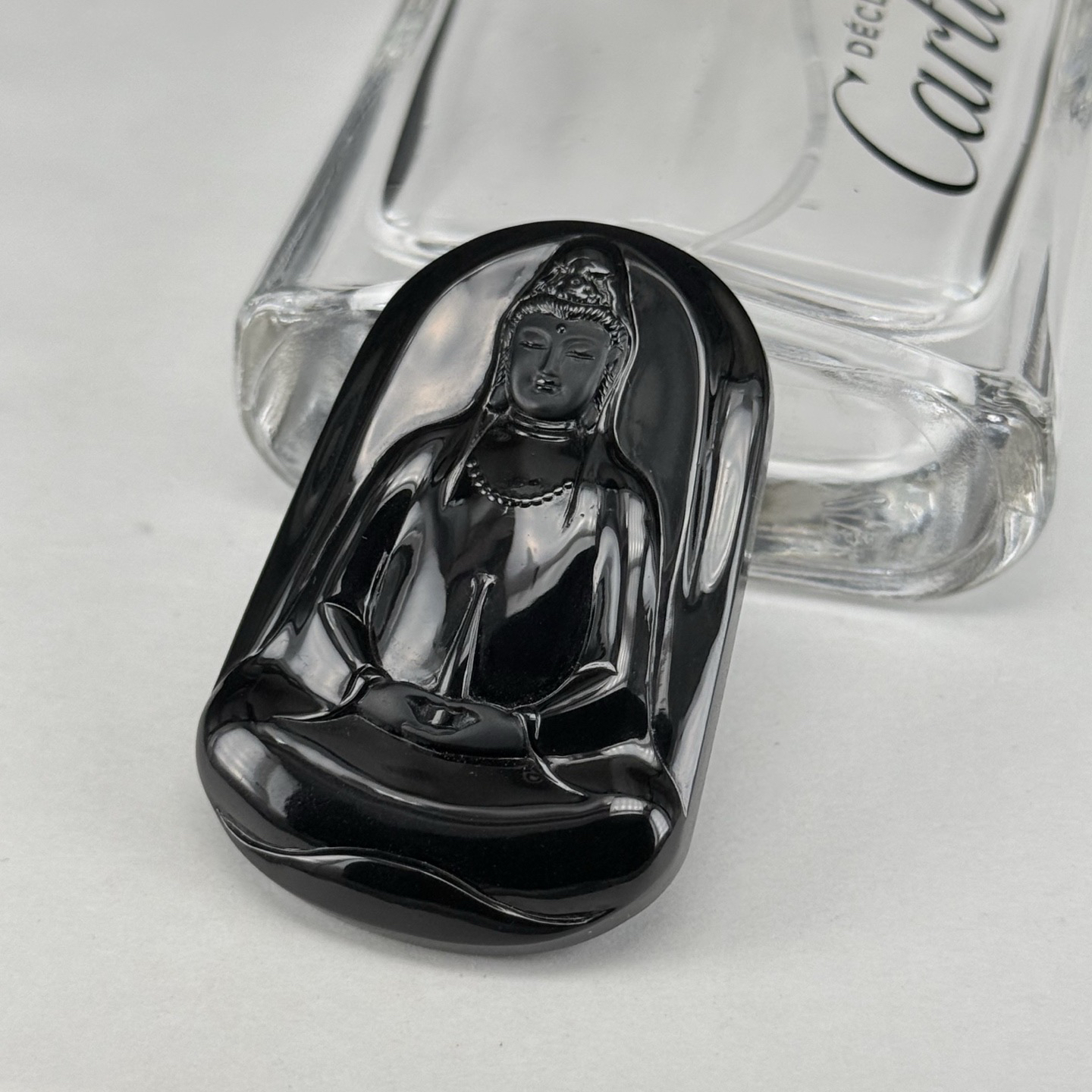 精品墨翠素衣观音 种好色正 黑度极好 打灯通透 油性十足 尺寸51.6