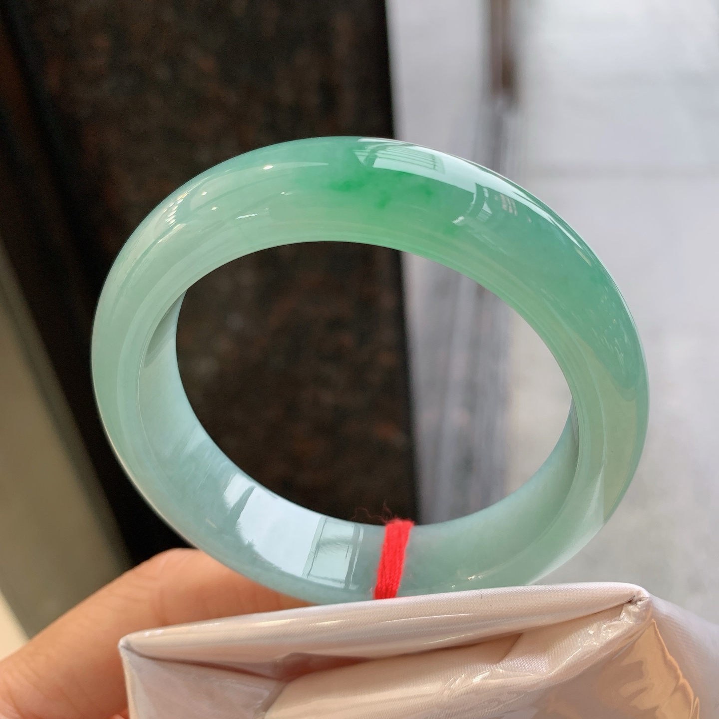 正圈冰种飘花，无裂，尺寸：52.8/13.2/7.8，版型好