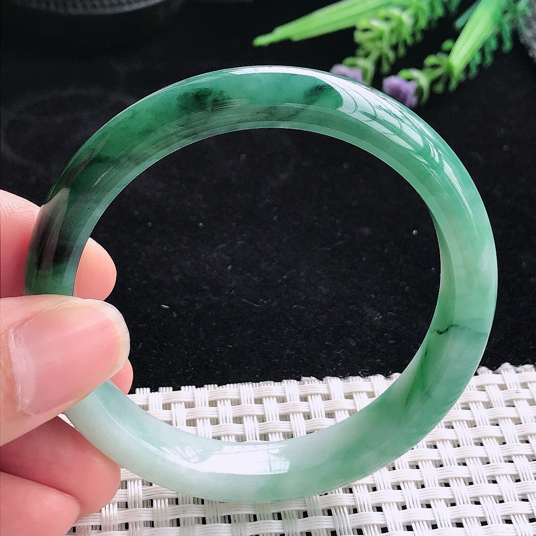 实拍A货翡翠56.5/11/7.8老坑精美温润飘花手镯宽边玉镯平安镯