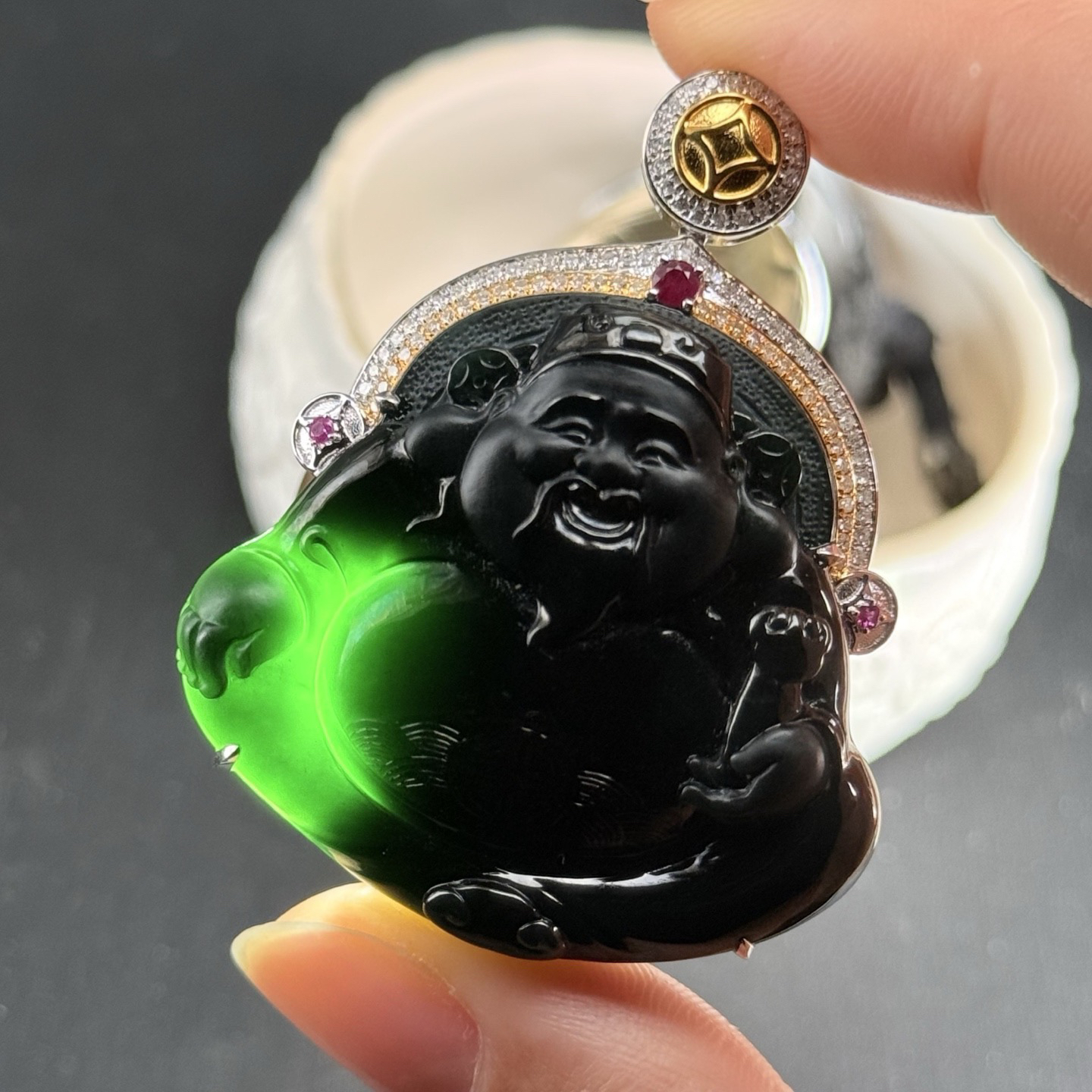 精品18k墨翠财神爷 种好色正 黑度极好 打灯通透 油性十足  尺寸50.2
