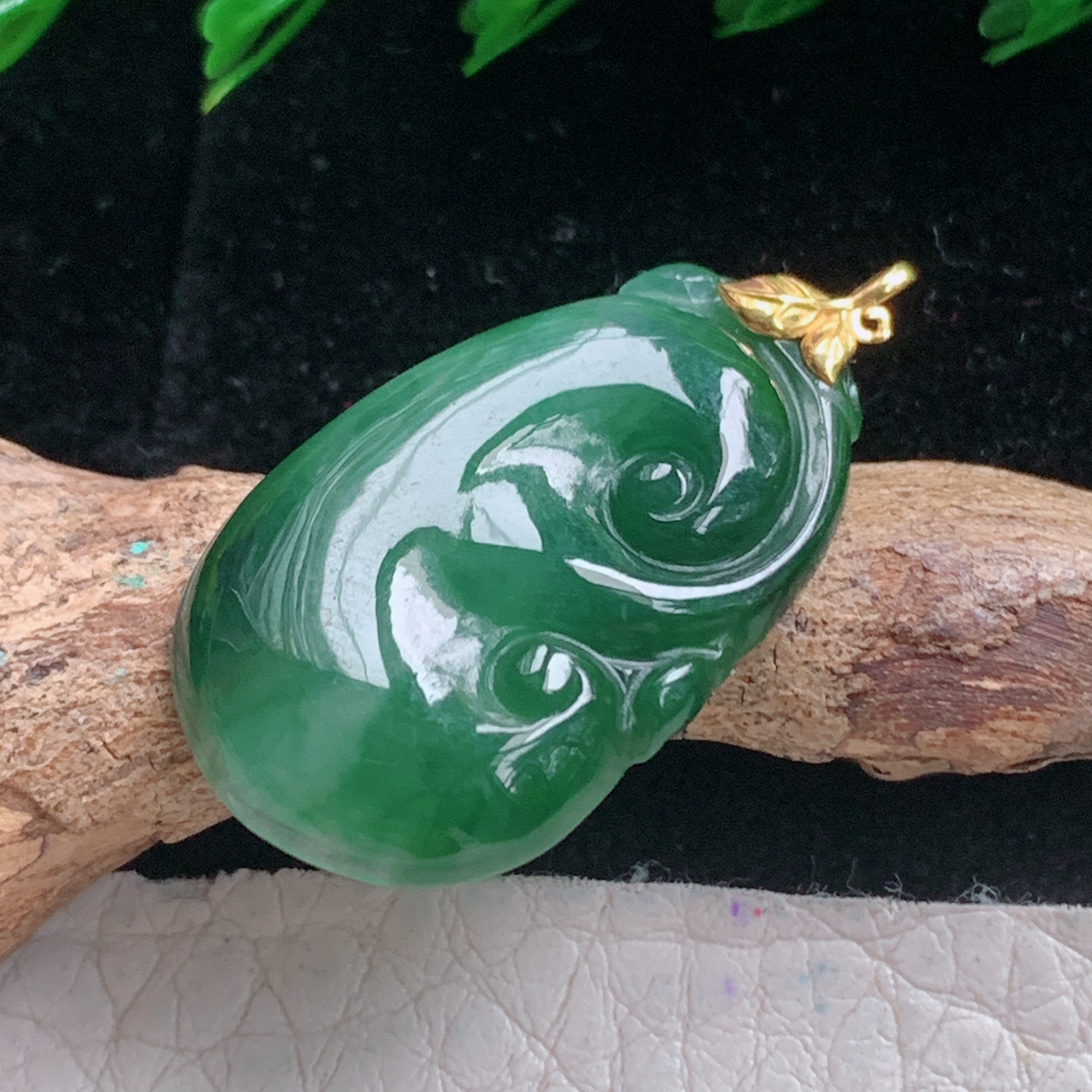 axm实拍32*17.3*3.8缅甸翡翠冰透睛如意吊坠镶金平安如意锁骨坠