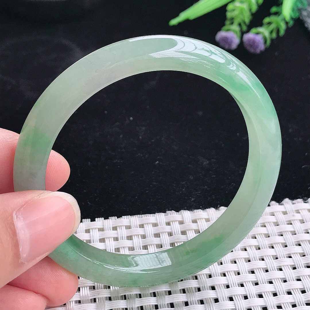 实拍A货翡翠55.5/9/7.8老坑冰胶飘绿手镯宽边玉镯平安镯