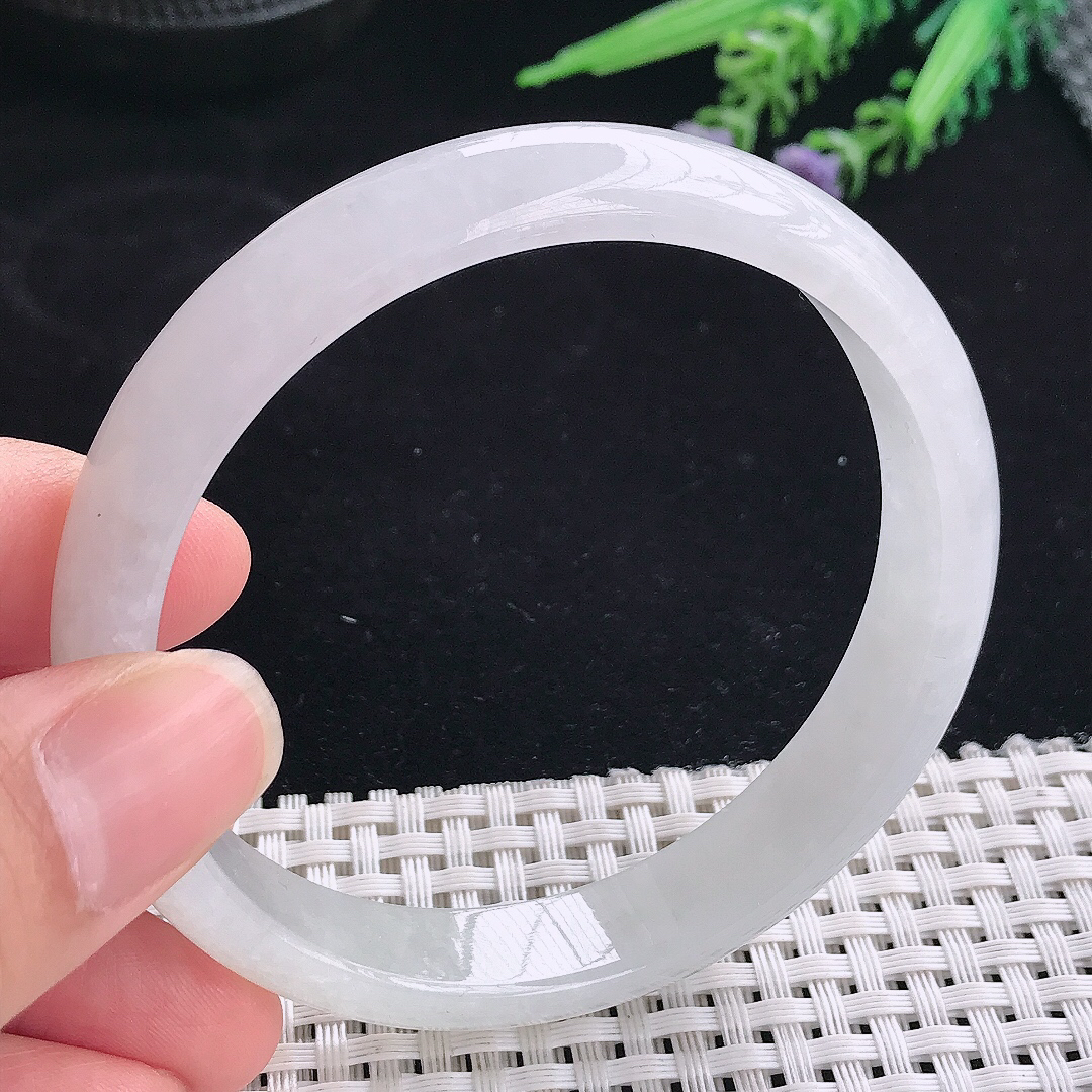 实拍A货翡翠61/12.2/6.8大圈口老坑冰透水灵月光白手镯宽边玉镯平安镯