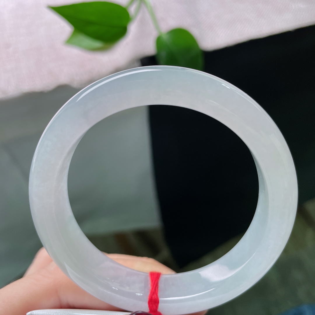 53.8/12.5/8.6，白月光正圈，冰为骨，晴为魂。 一眼望去，是能涤荡心尘的透彻与安宁。无裂，ss51747a