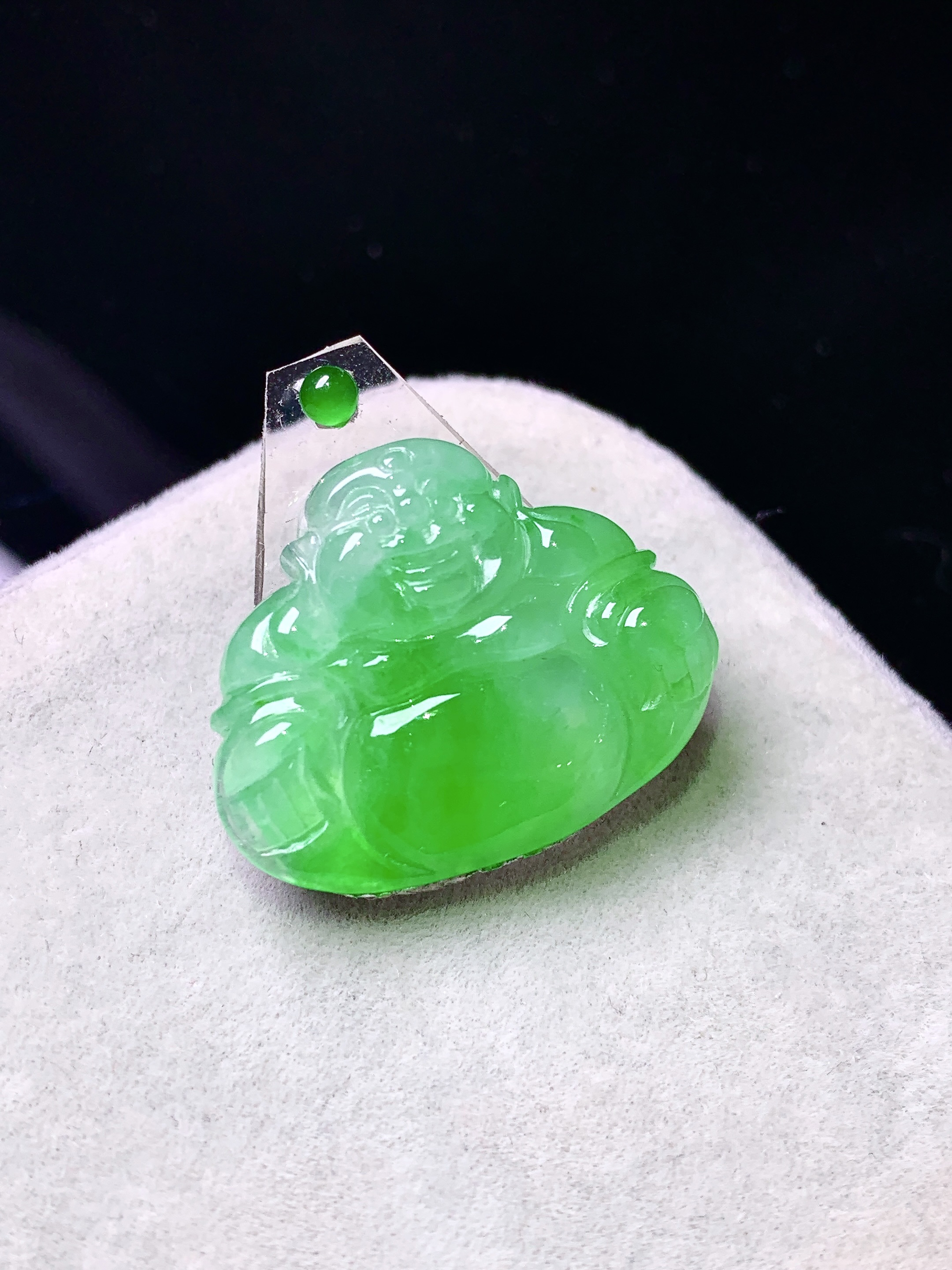 镶嵌款 冰阳绿佛公吊坠 玉质细腻 色泽艳丽清新 水润亮眼 整体尺寸18.2*22.8*4.6*2x