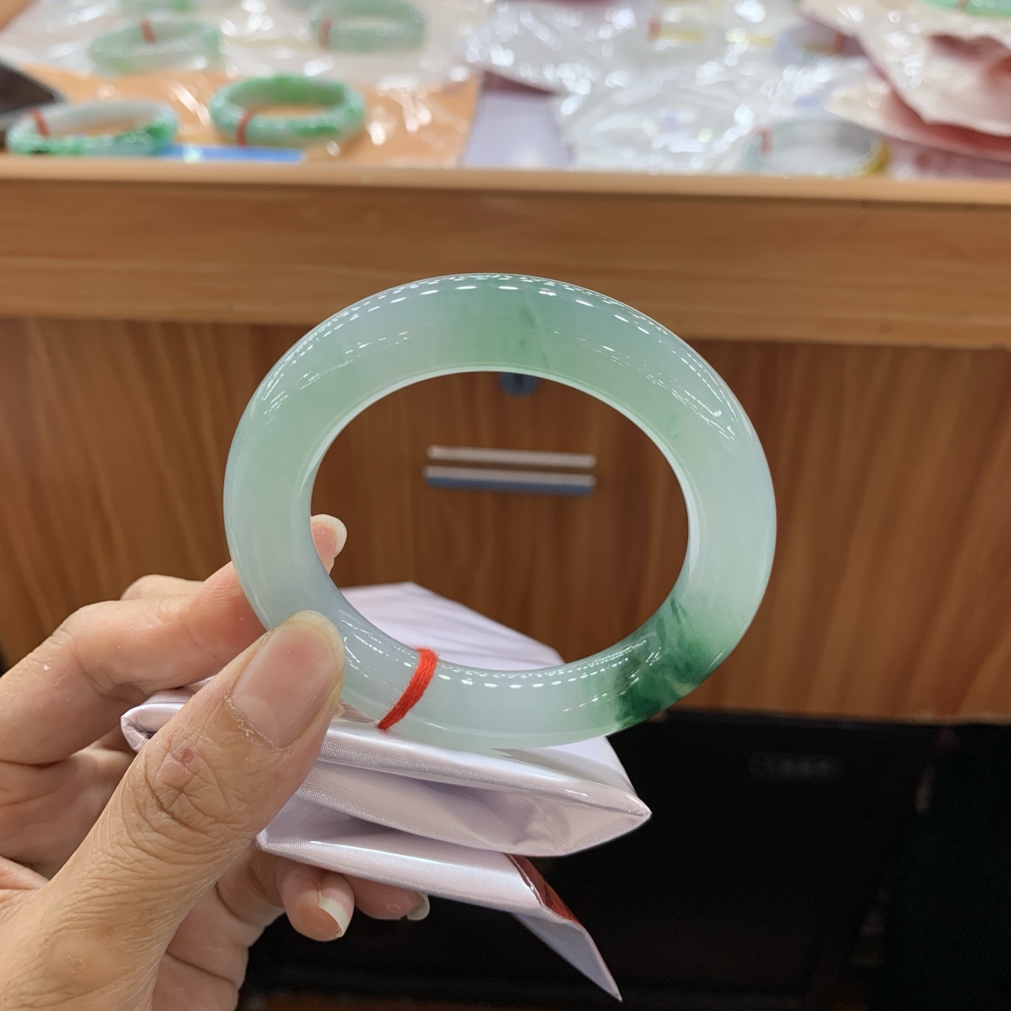 042239CK，冰飘花圆条翡翠手镯，54-11.9-11.7