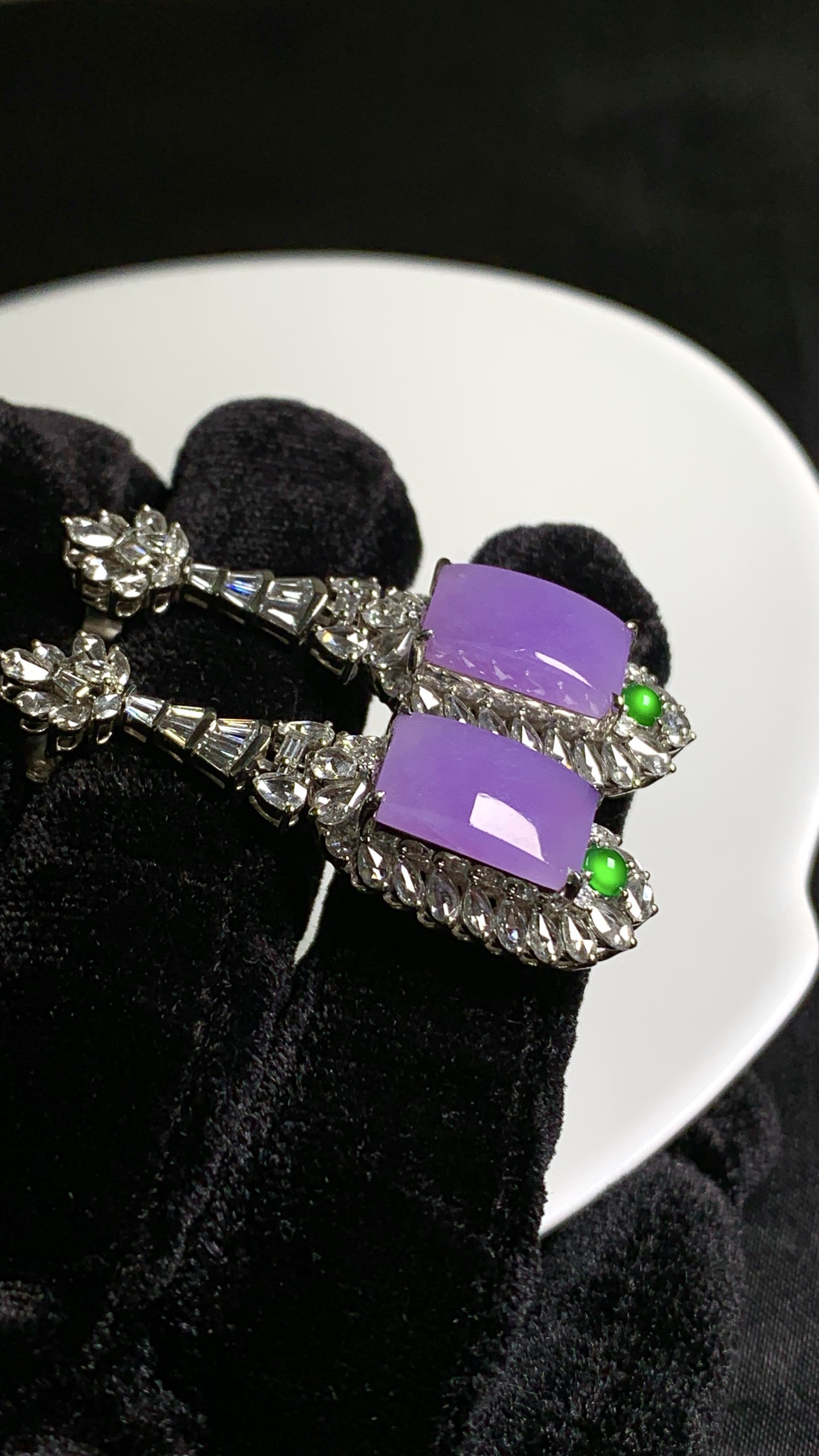 ️，18k金镶嵌方牌耳坠，紫色浓郁，见光靓美入心坎，尺寸：成品：43.1/13.7/10.1，裸石：13.2/7.8，b17422