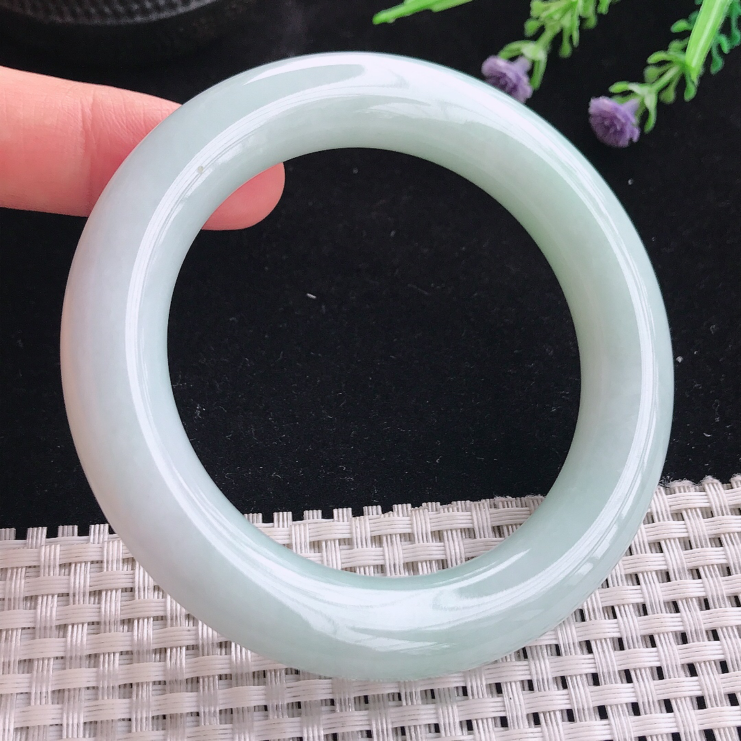 实拍A货翡翠55.8/11.5/12老坑秀气温润浅绿胖圆条手镯翡翠玉镯平安镯