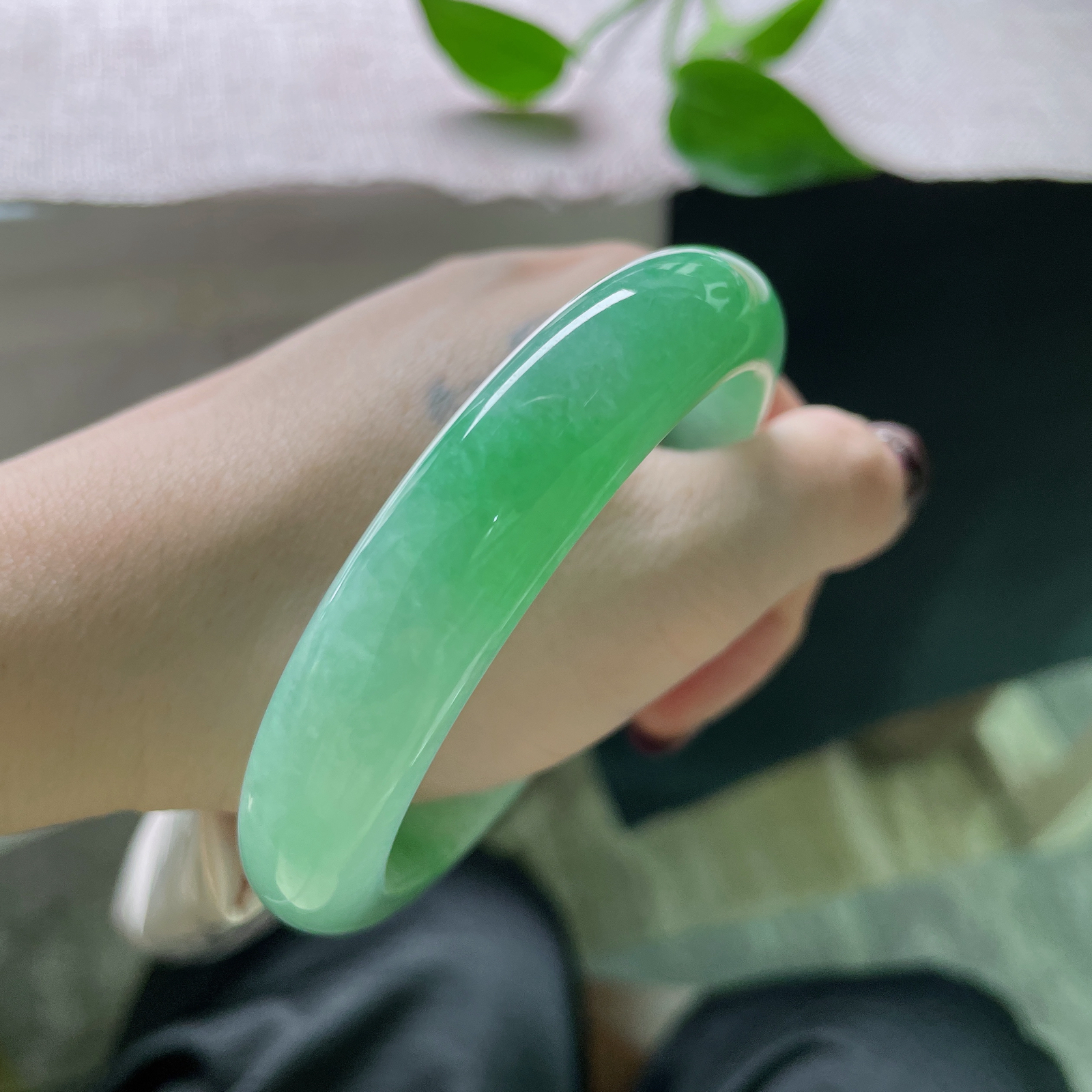 尺寸：60.5/13/8.8，满色正圈，大圈口，贵气十足。ss51672a..