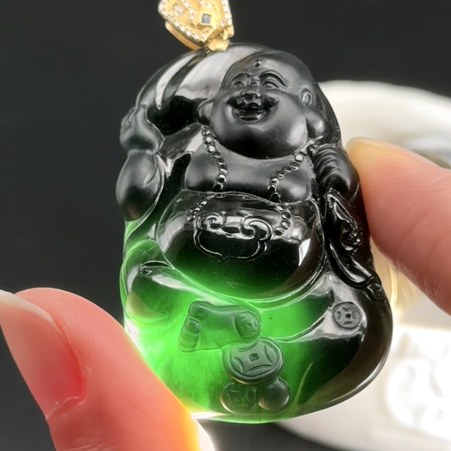 精品18k墨翠逍遥佛 种好色正 黑度极好 打灯通透 油性十足  尺寸52.1