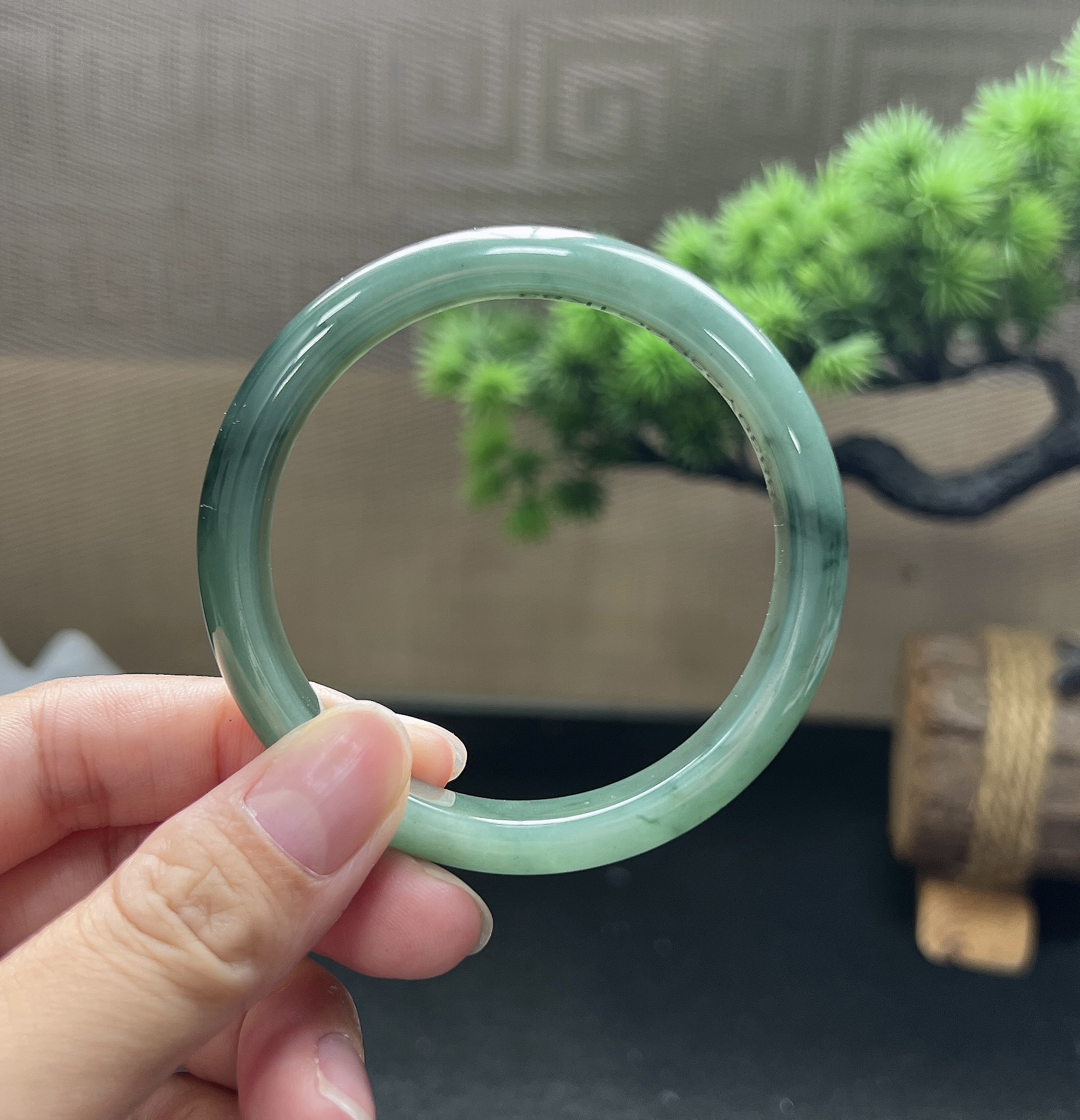 54圈口正圈油青飘花手镯