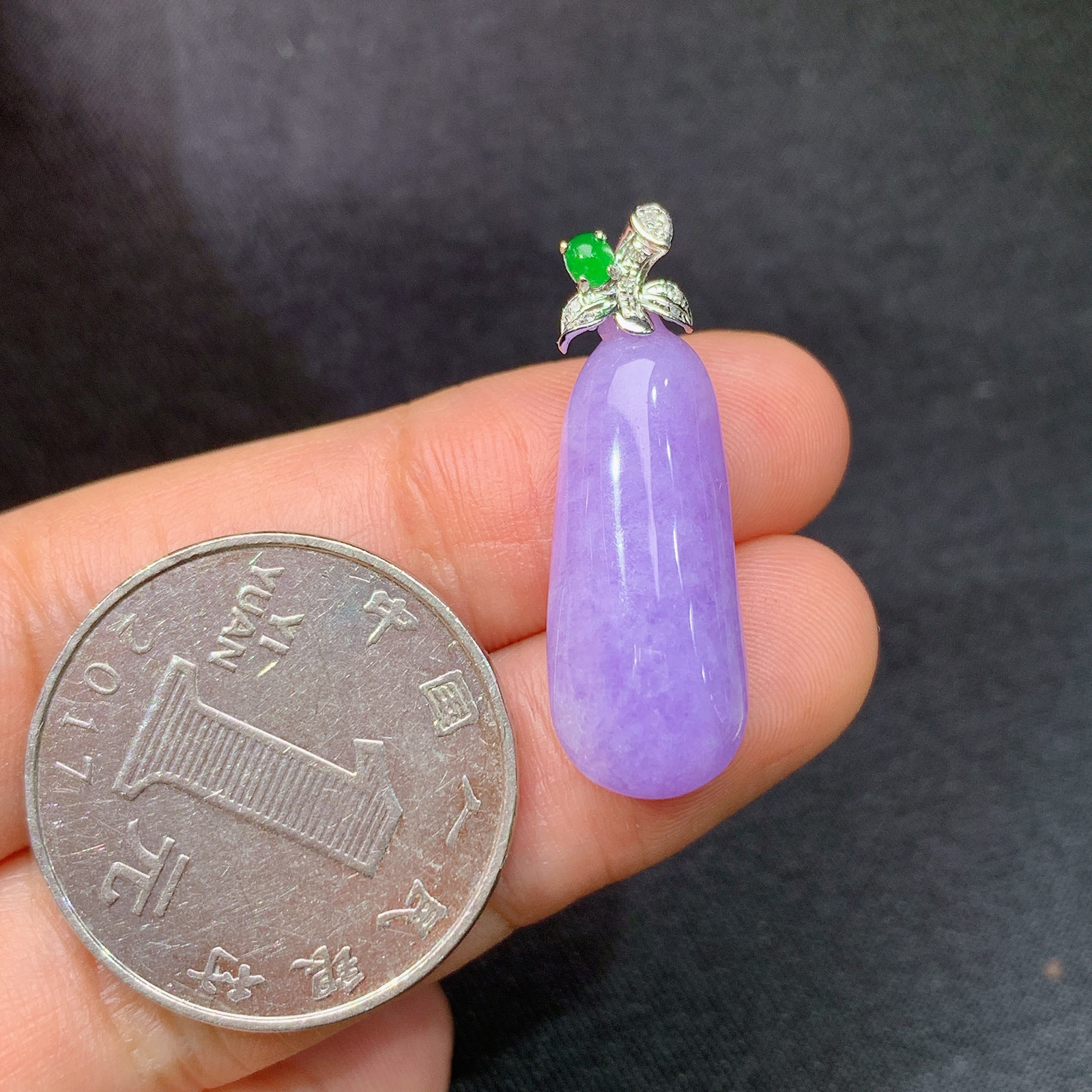 冰紫罗兰福瓜吊坠，18k金镶嵌，温润细腻，颜色鲜艳，Ax 尺寸28.9*9.6*5.7