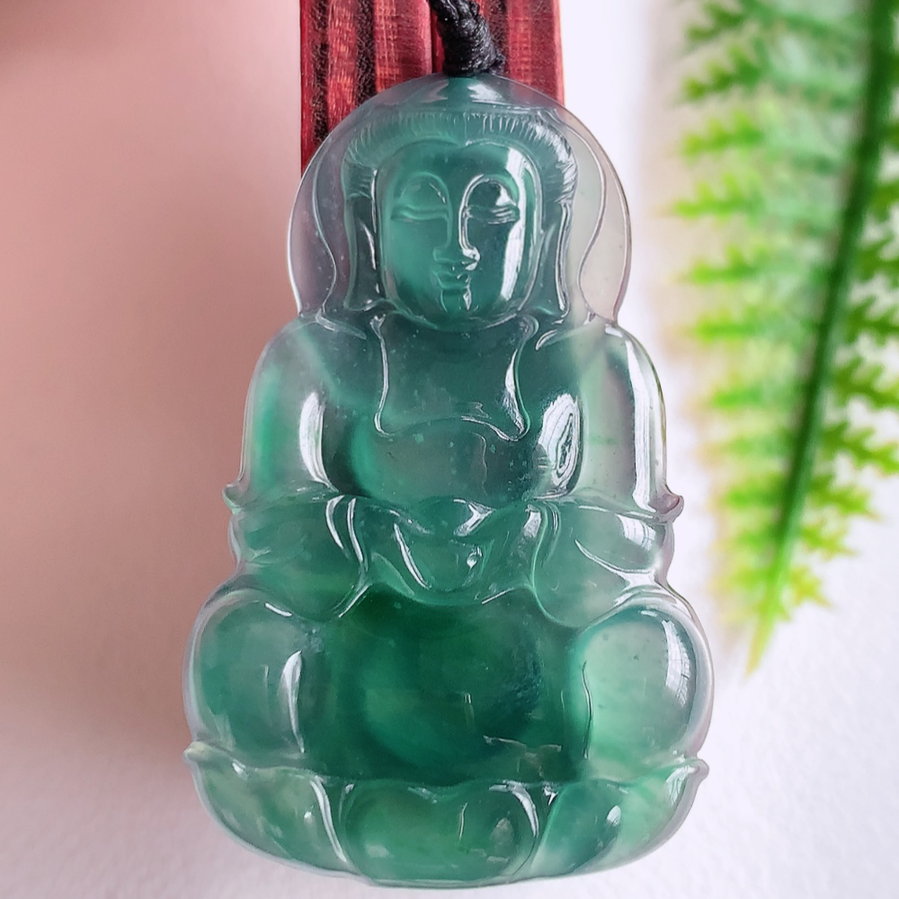 冰润精雕观音吊坠，法相端庄大气，工艺精湛，种色浓郁，细腻饱满冰润，种老水足，收藏佳品，佩戴大气  W   003.22尺寸：38.8-25.9-3.7mm