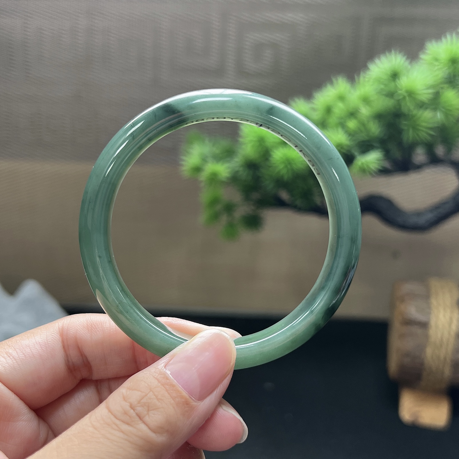 54圈口正圈油青飘花手镯